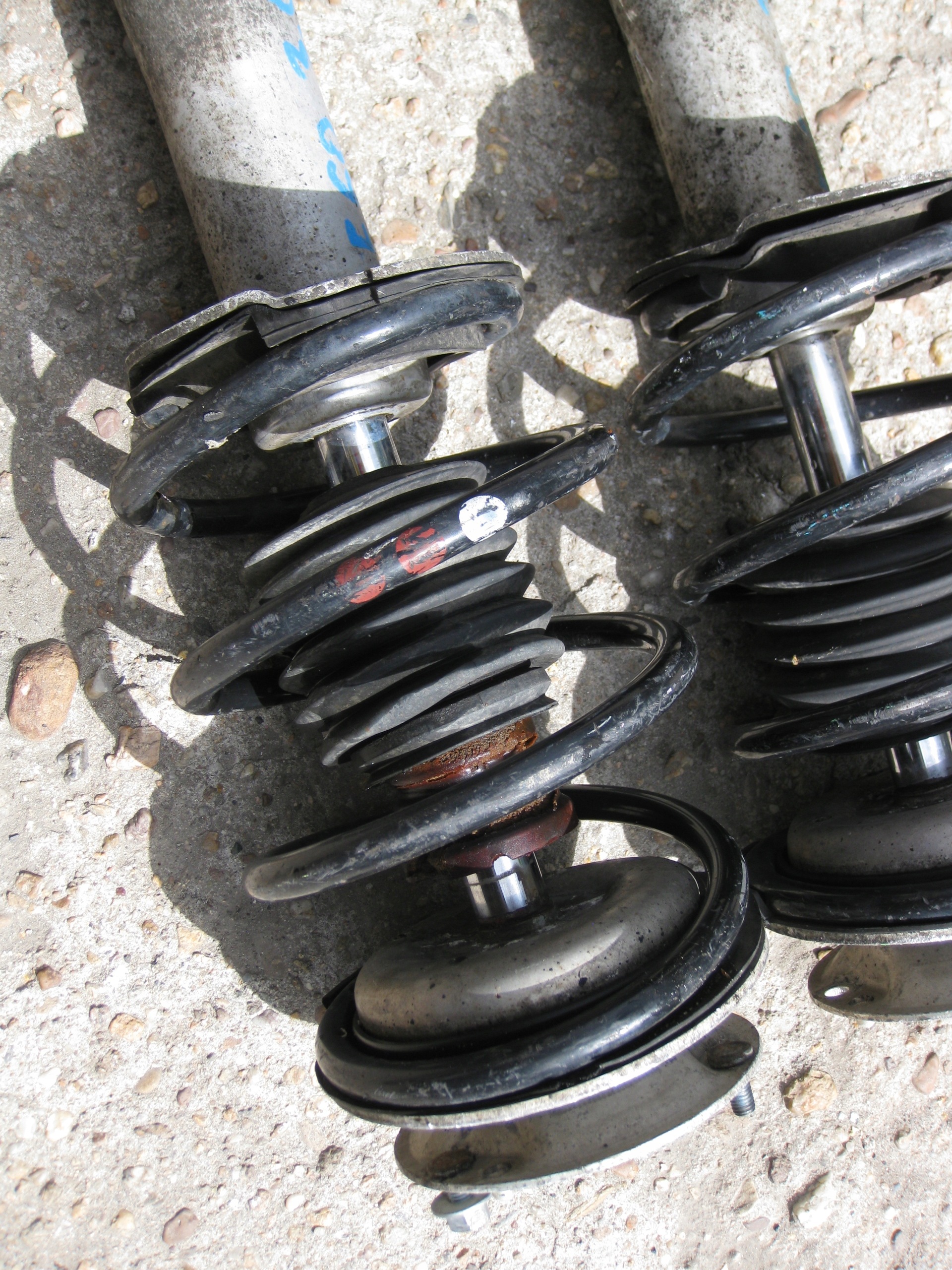 BMW 5 E60 Stoßdämpfer vorne rechts links 6764464