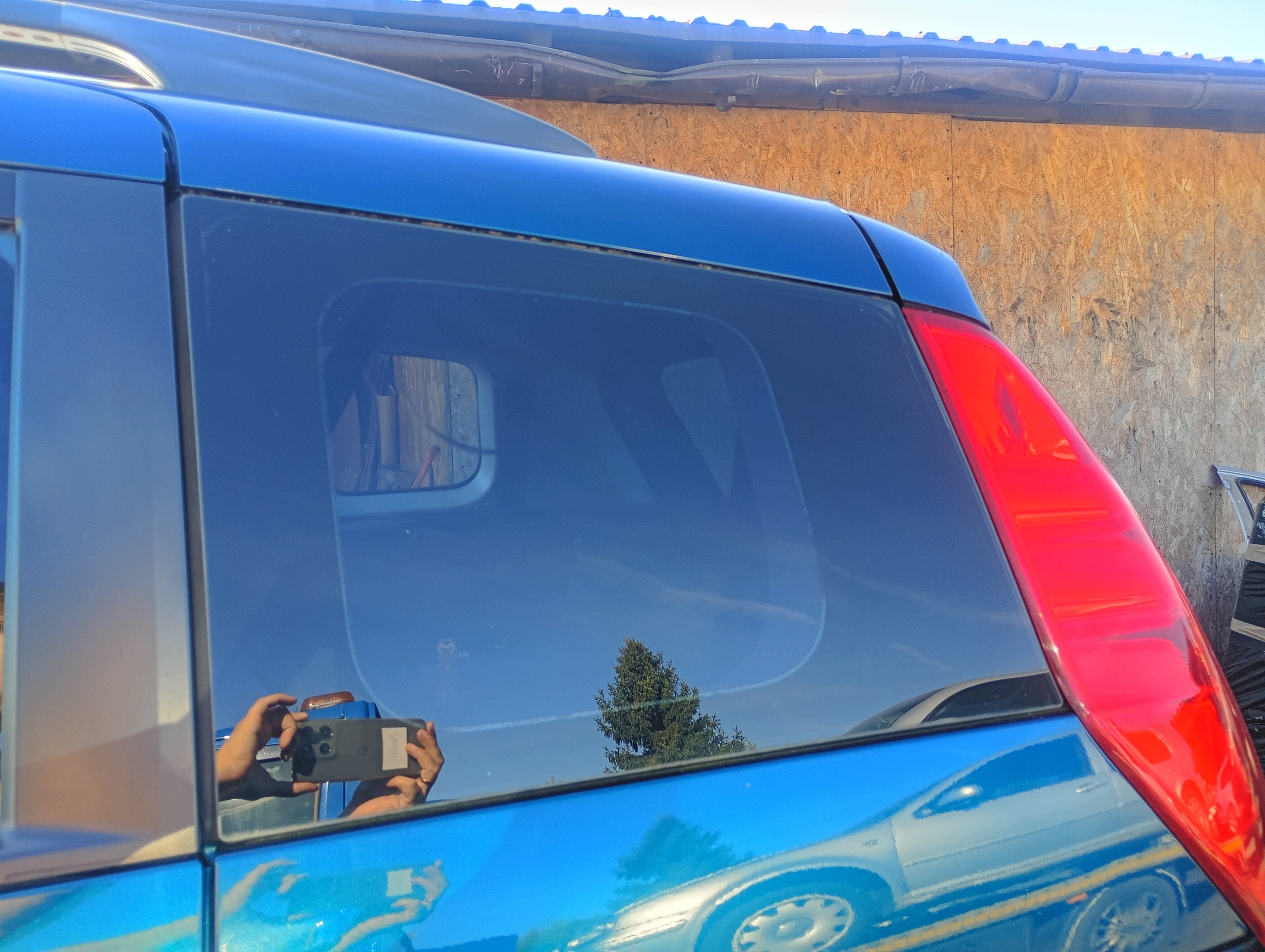 okno bočné karoséria ľavá zadná zadok Mazda 5 V 05-10