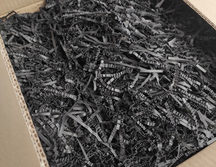 Wypełniacz papierowy wiórki czarny 5kg