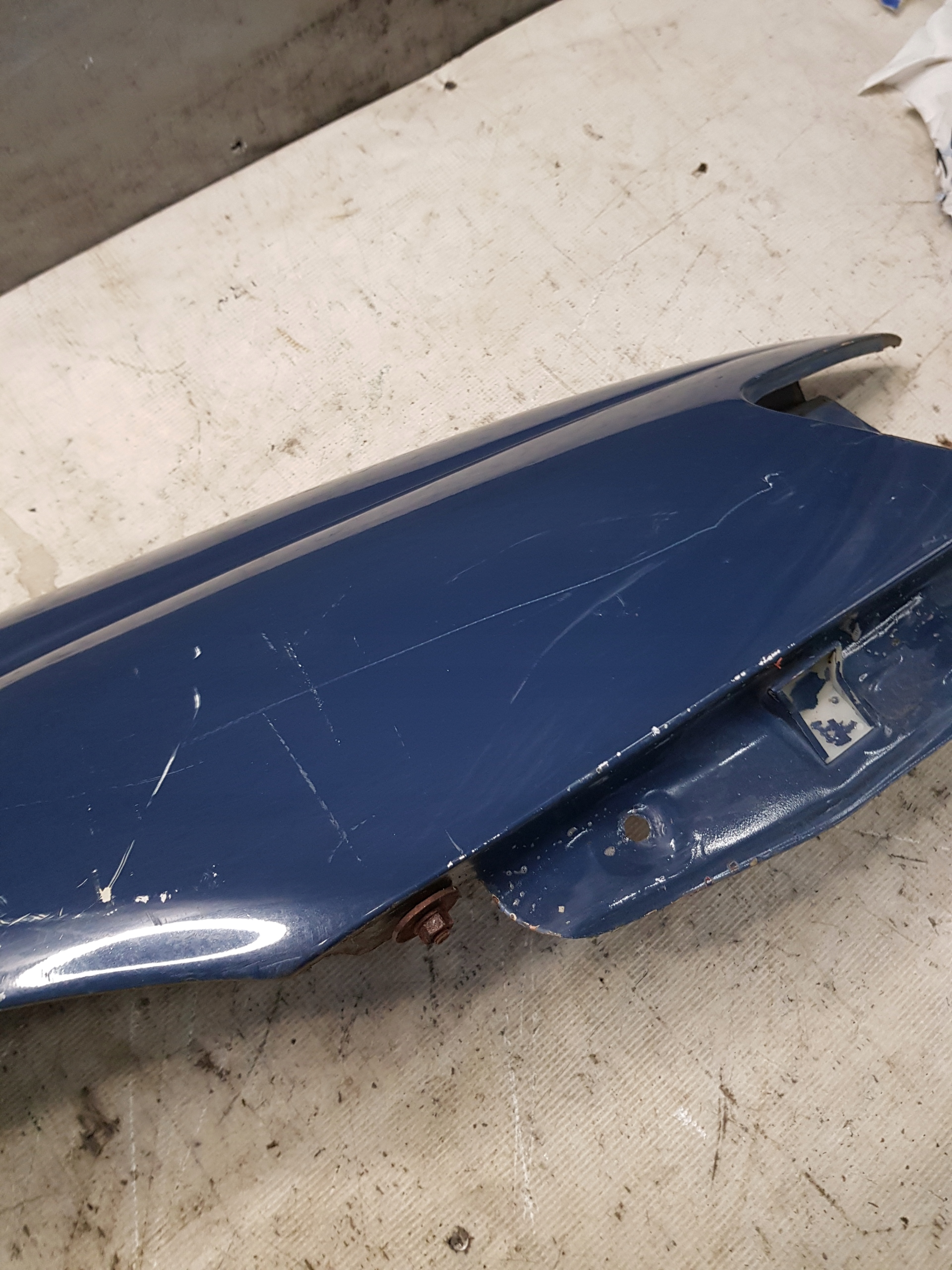 fender TOYOTA CARINA right front graphitic