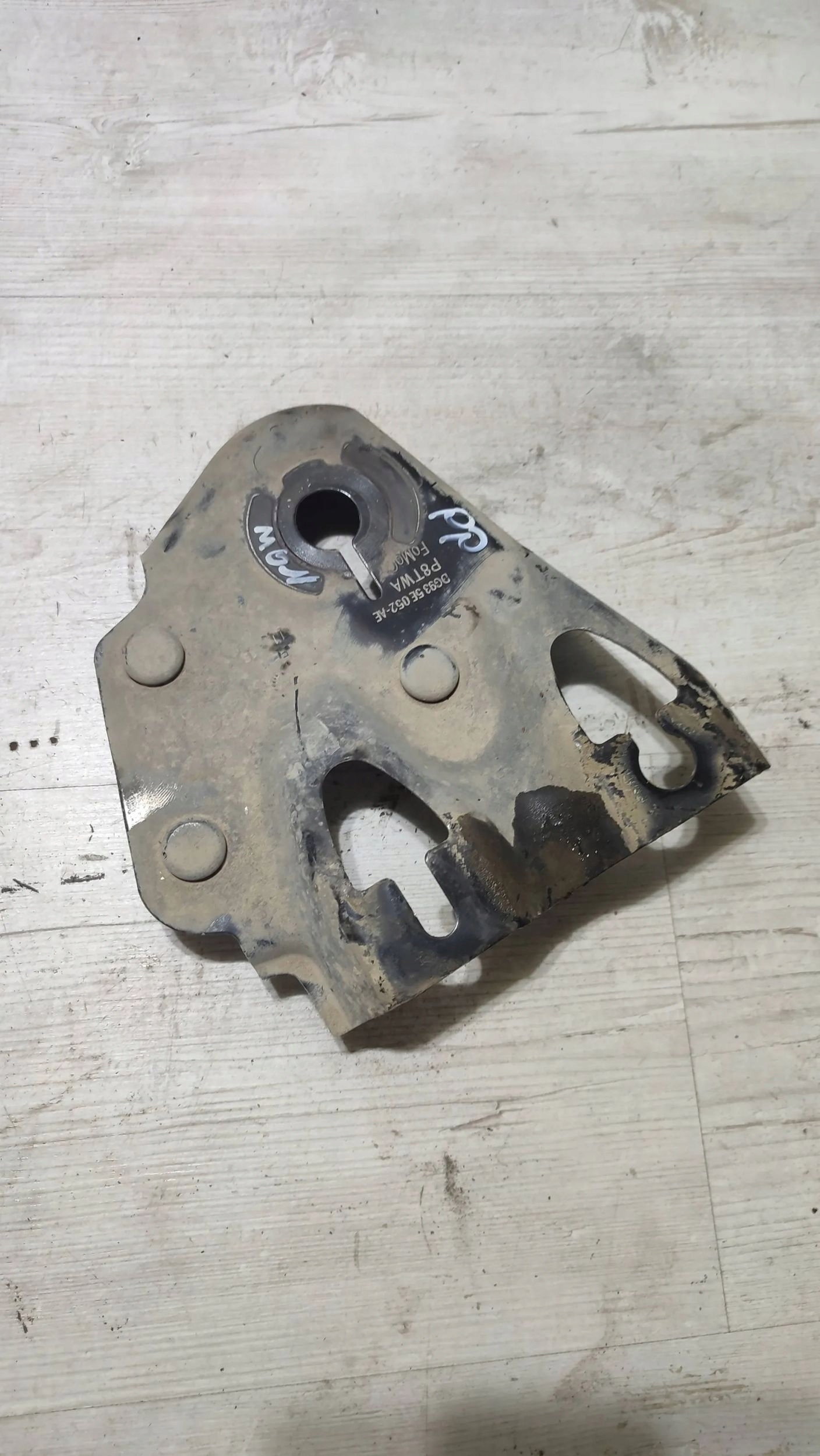 Ford Mondeo MK5 16r 2.0TDCi front side right console springing