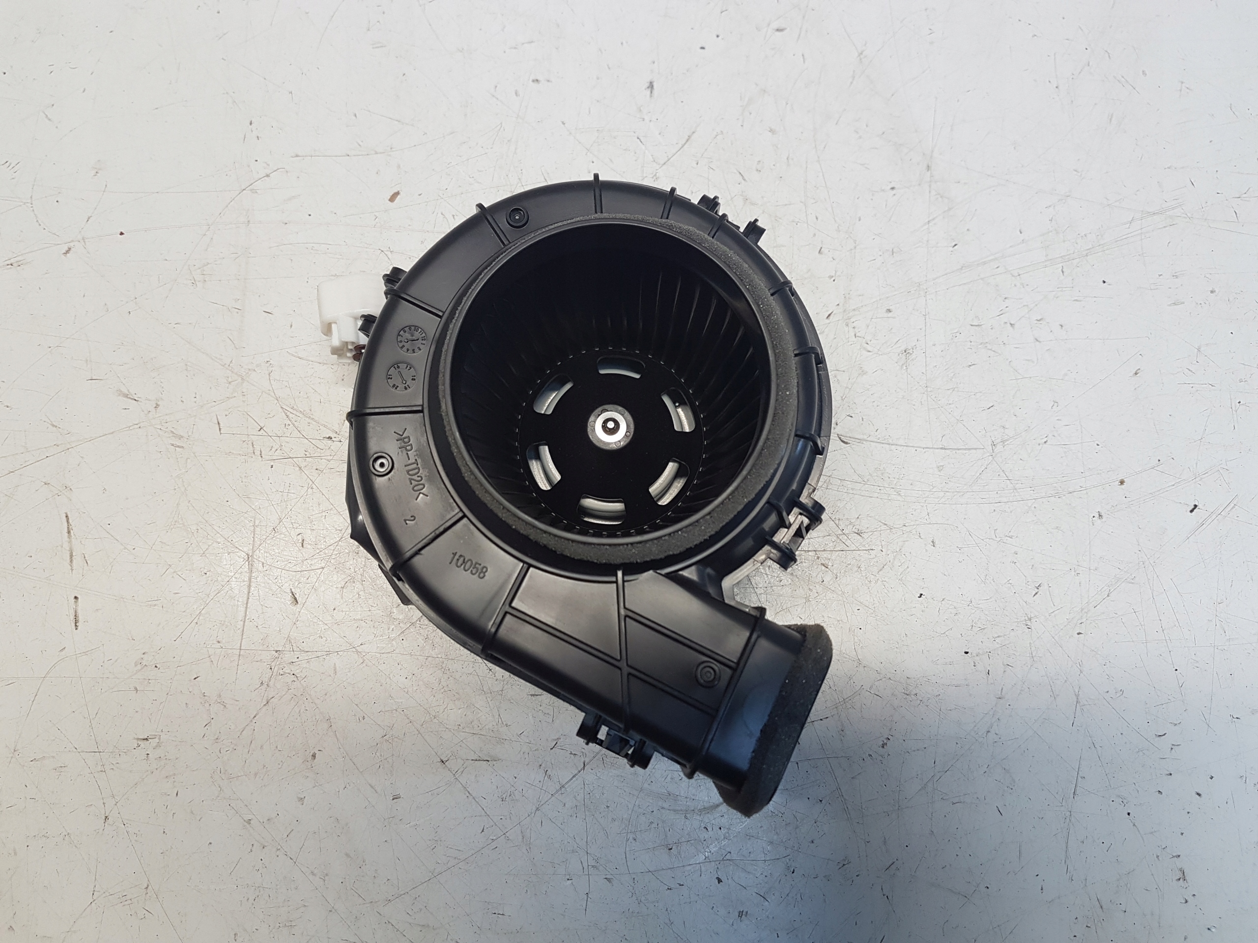 G9230-33050 - LEXUS ES300H ES VI вентилятор батарея воздуходувка сзади