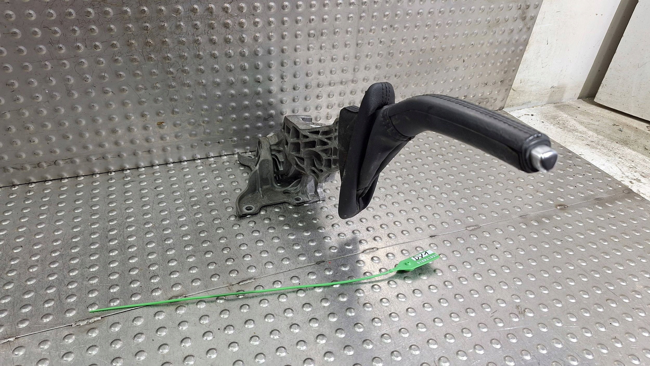 páčka elektrická brzda 31381647 VOLVO V40 II
