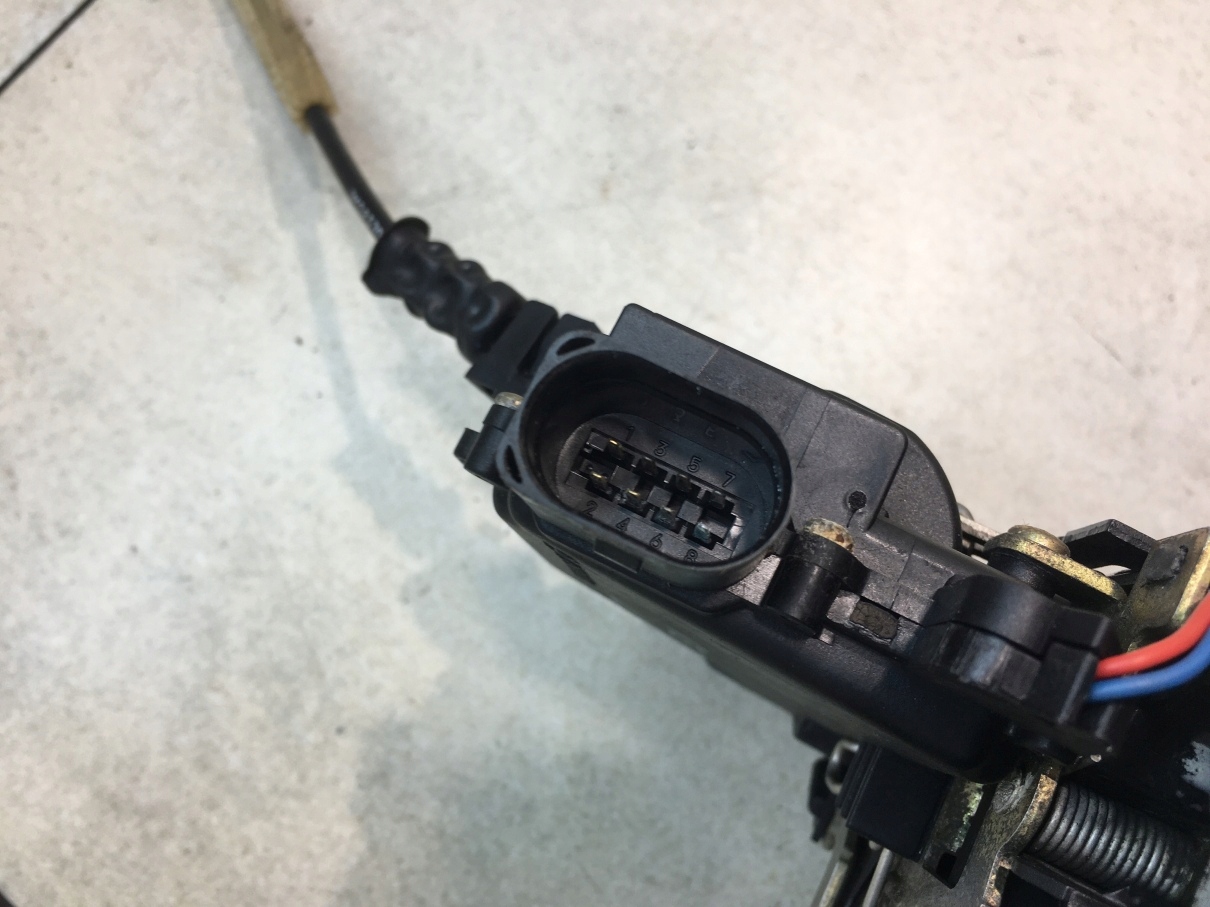 lock door right front SEAT LEON and 8 PIN