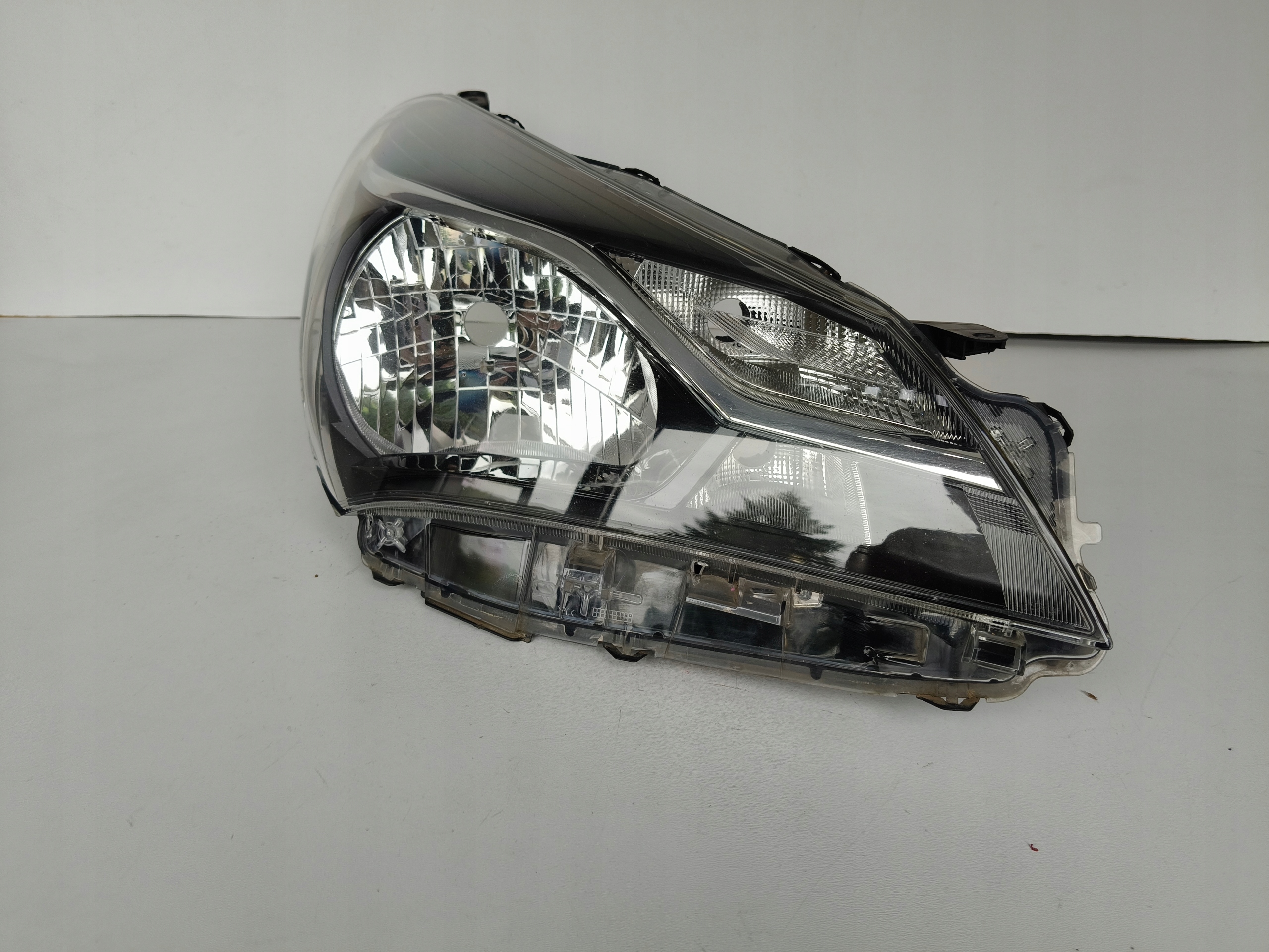 light right REFLEKTOR TOYOTA YARIS III 17- LIFT