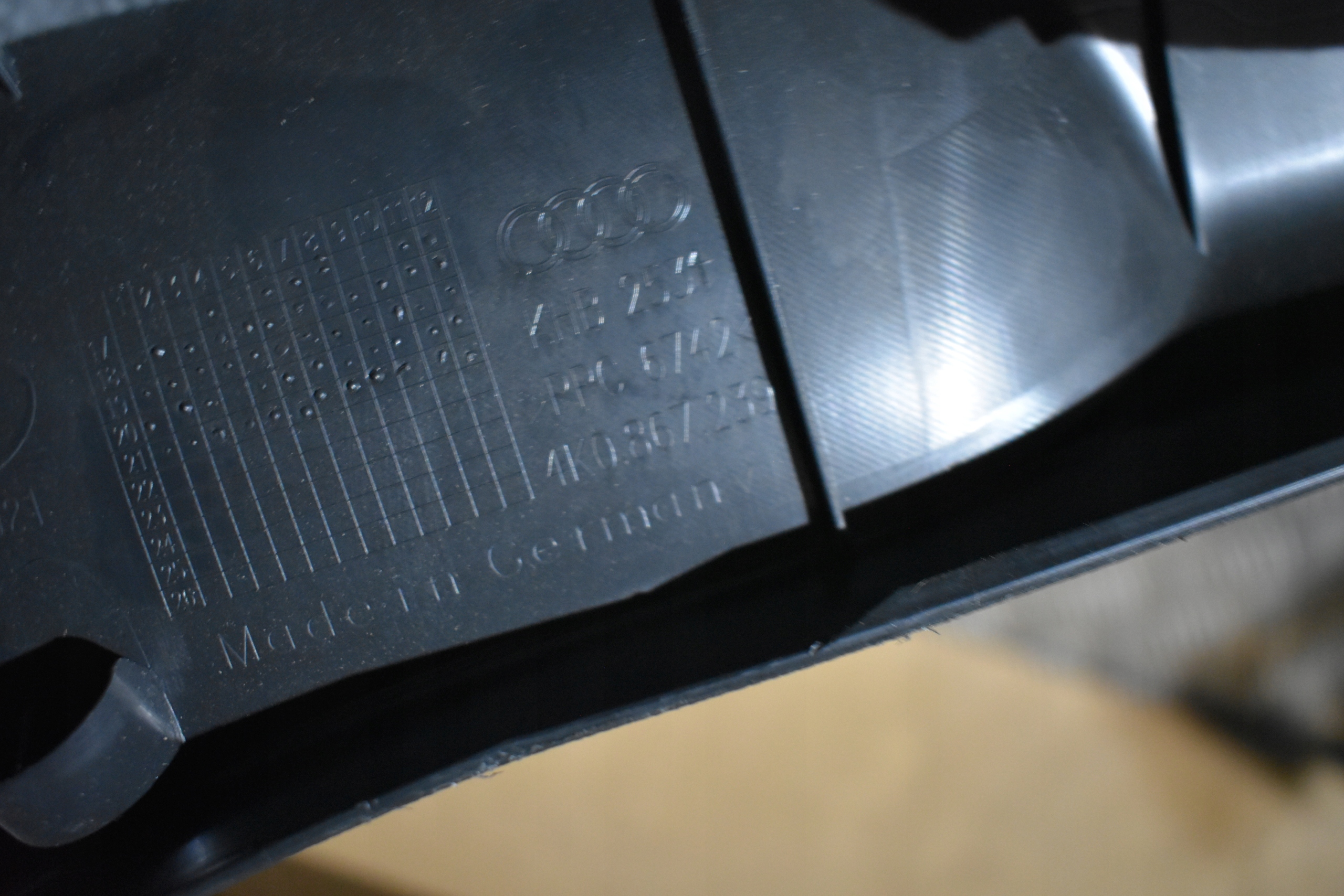 IDEALNA cover SLUPKA left A + B AUDI A6 C8 1