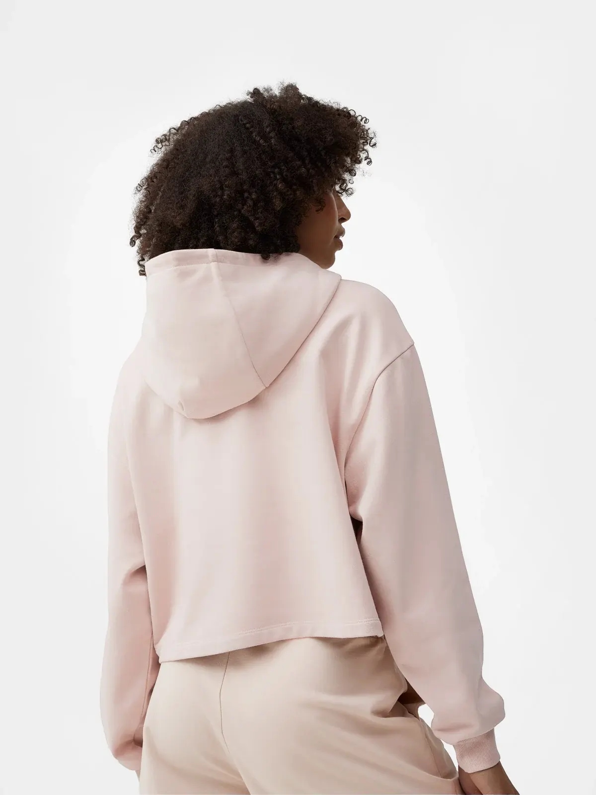 BLUZA DAMSKA 4F DRESOWA Z KAPTUREM SPORTOWA KRÓTKA SS23F244 Dekolt okrągły