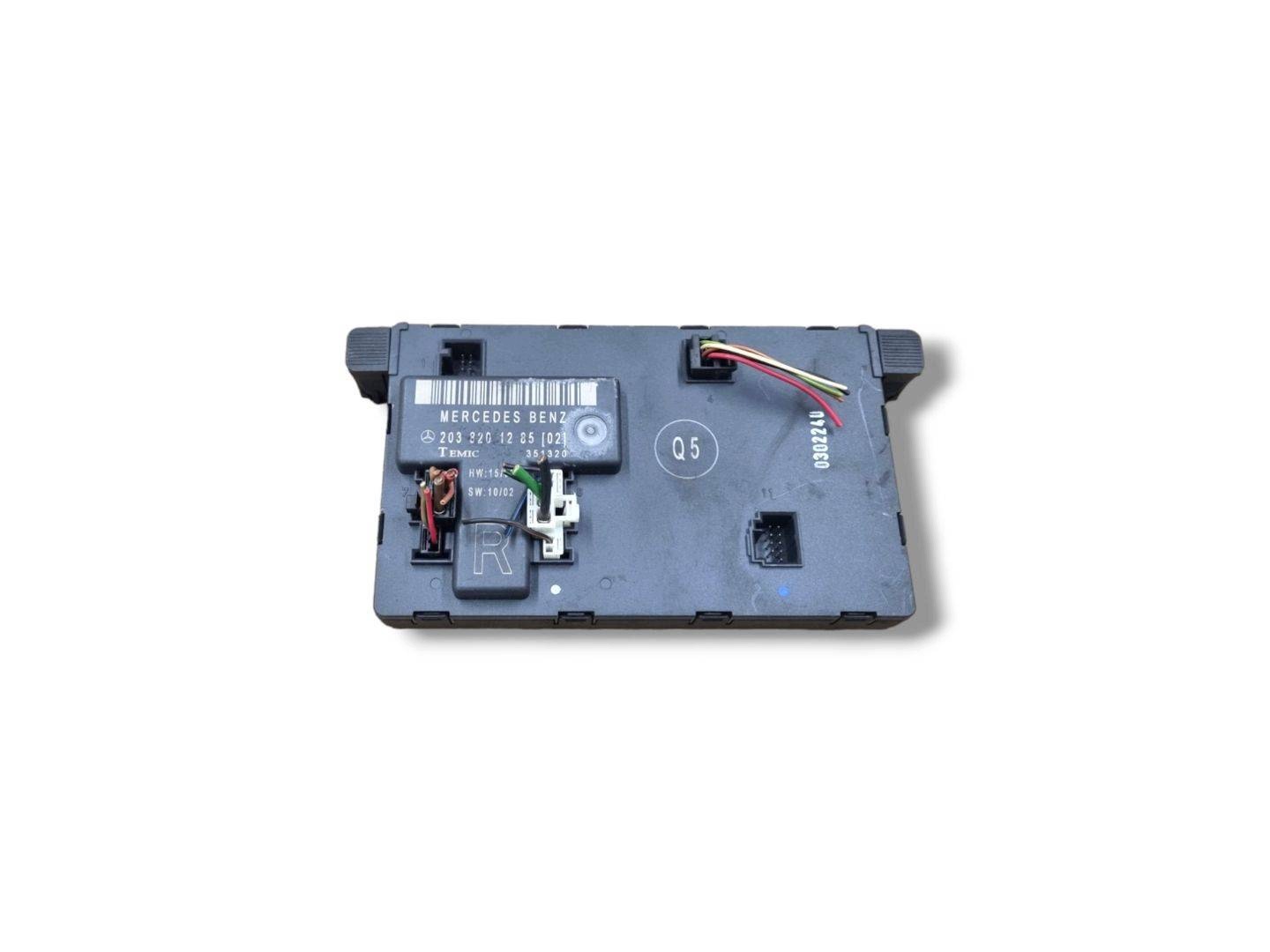 module door front right side Mercedes-Benz C W203 2003 2038201285