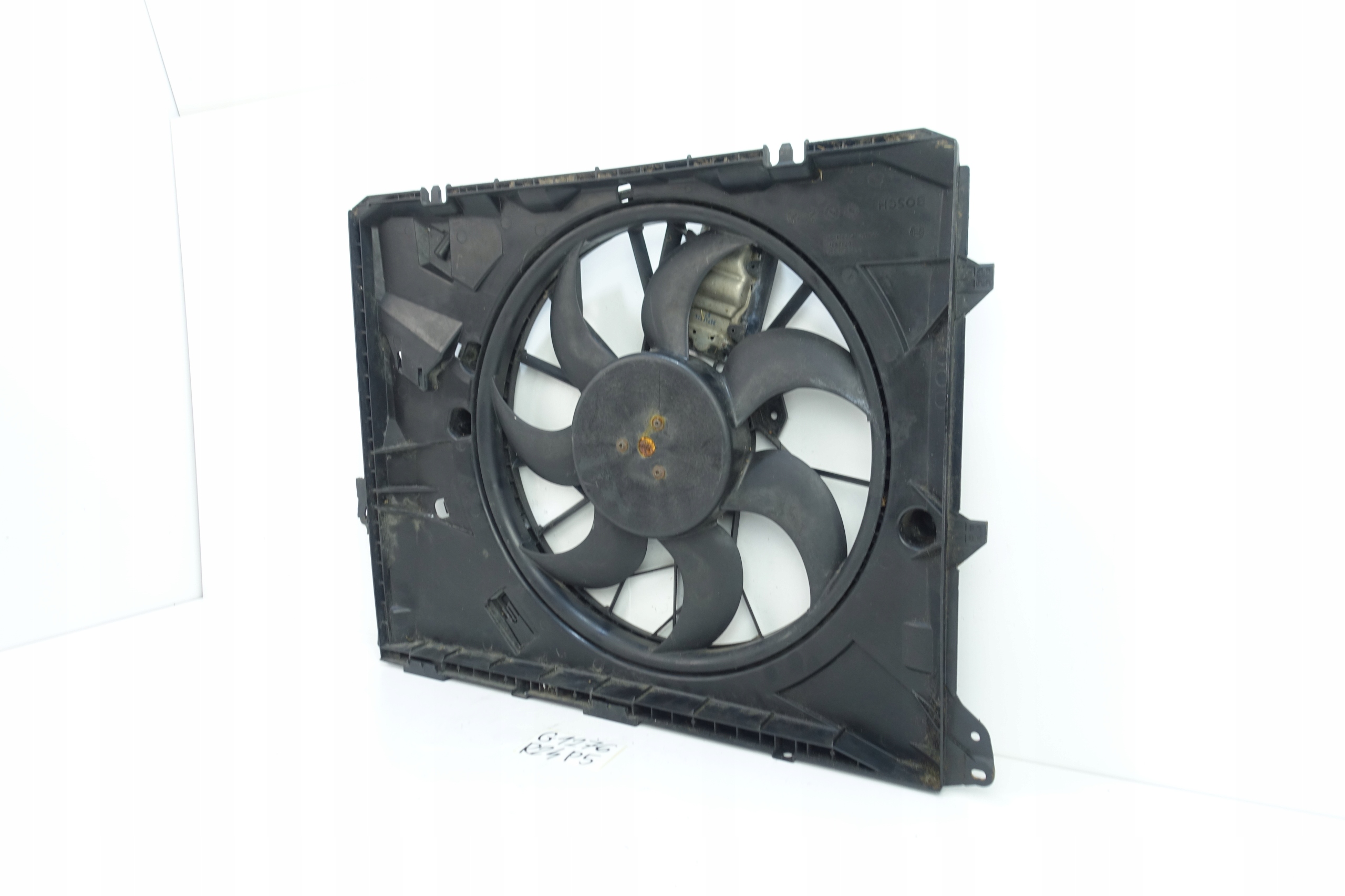 BMW 1 E87 2004- radiator fan damaged 7525116