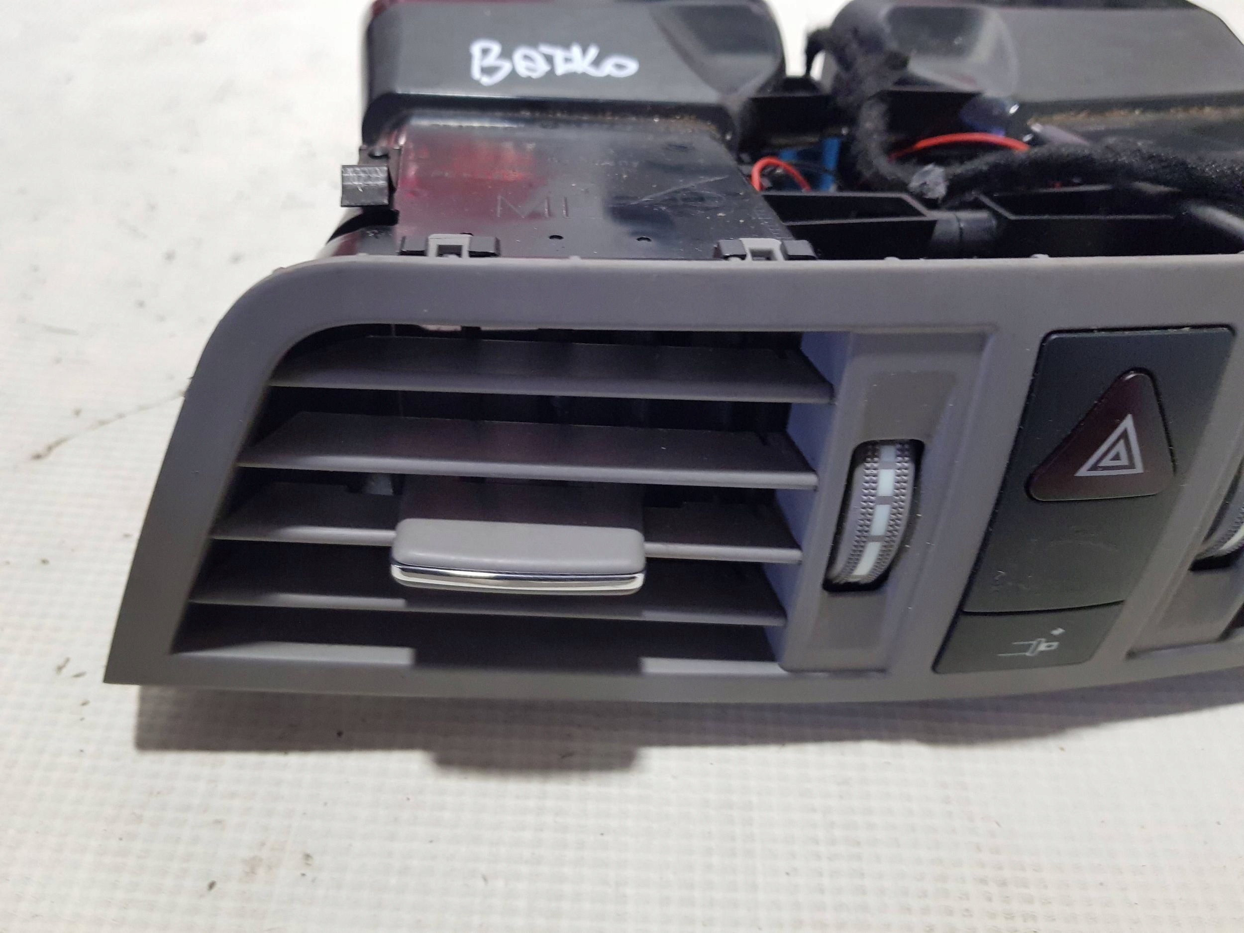 MERCEDES W207 grid KRATKI air conditioning devices central A2078300054