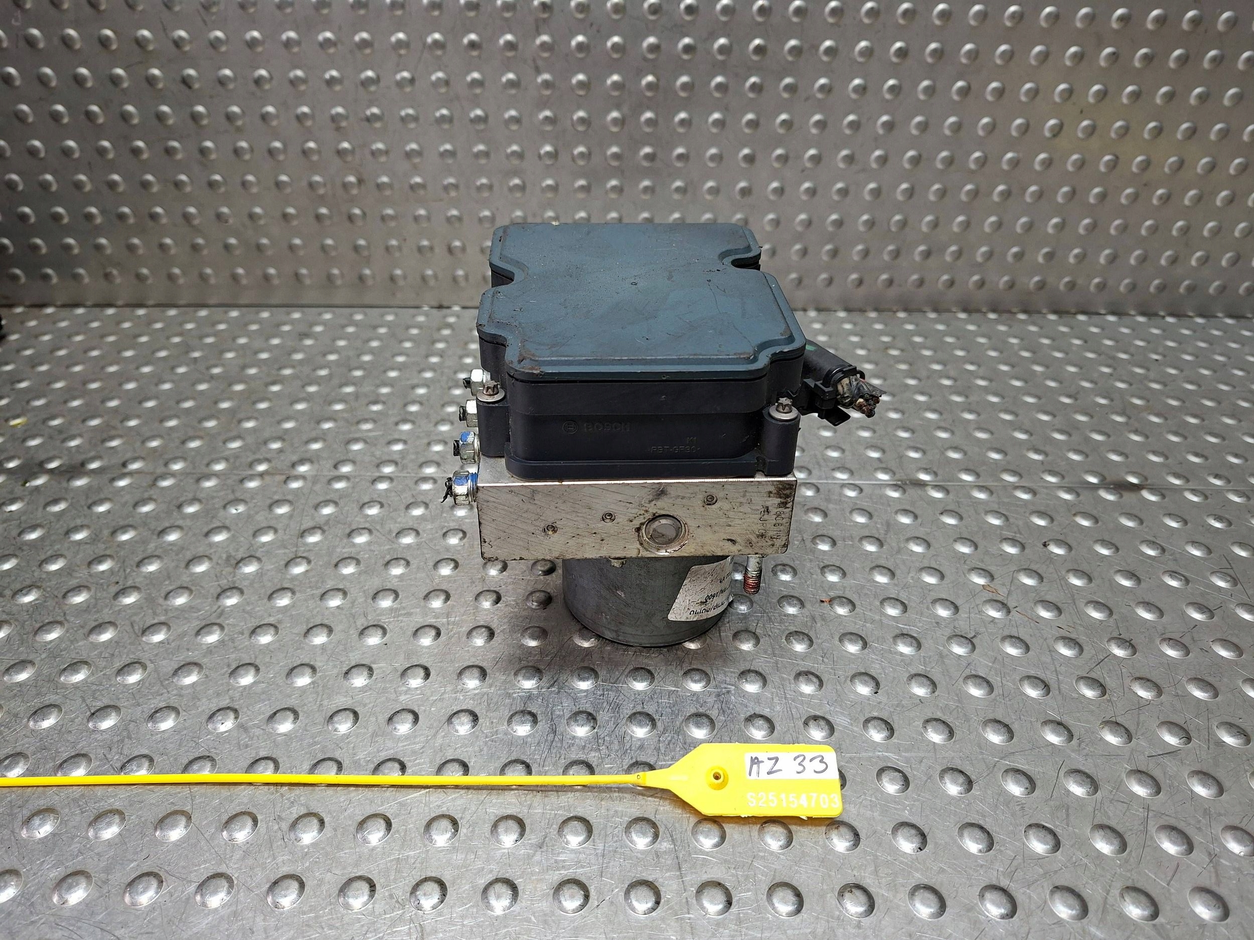 pump control unit ABS TOYOTA COROLLA E16 LIFT 0265956504 44540-02570