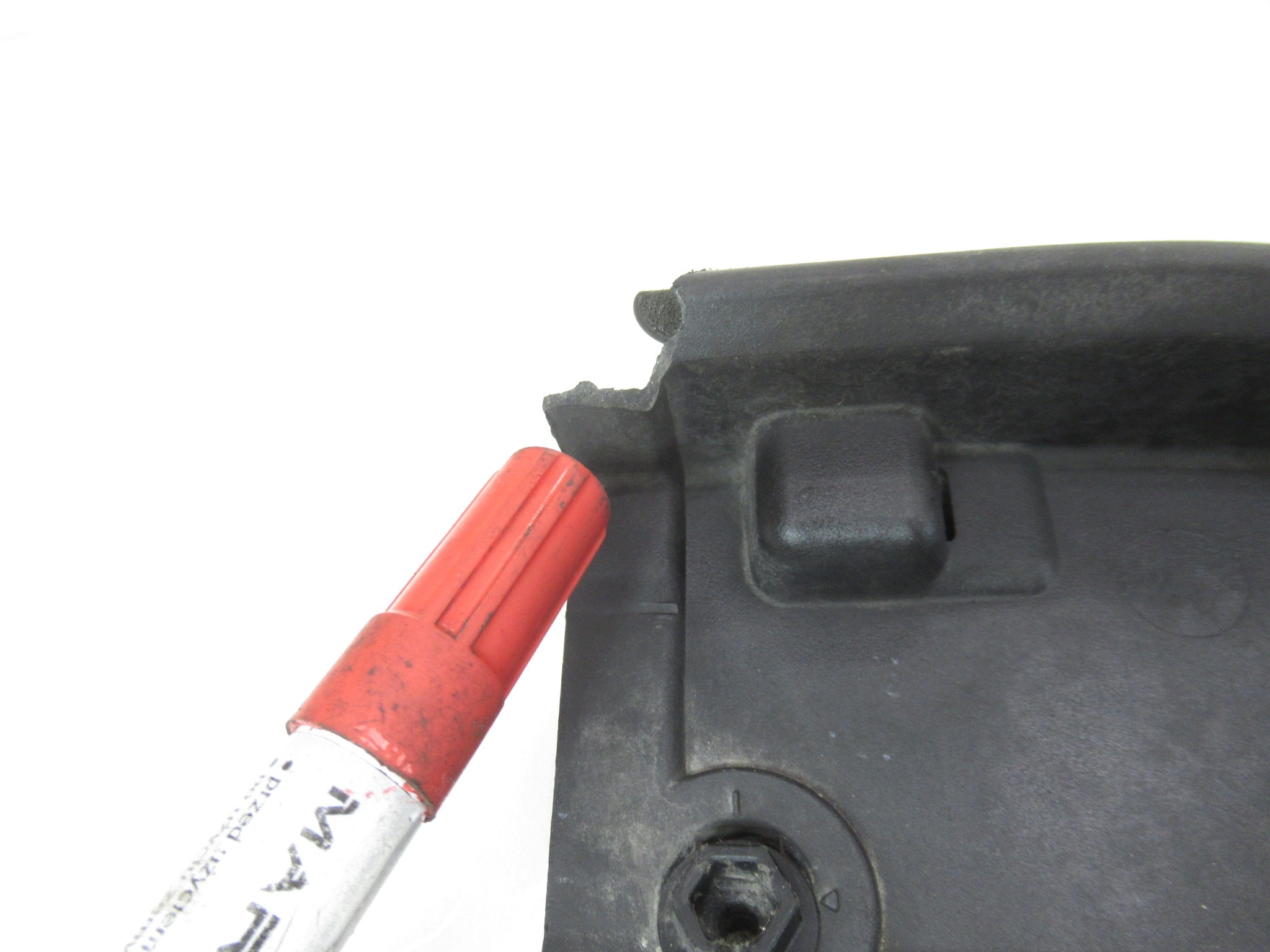 obal kryt levá filtru kabinové BMW e60 e61 e63 e64