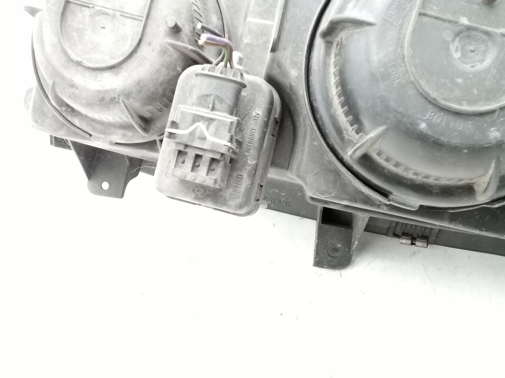 Volvo S60 and 1 light right front front EU
