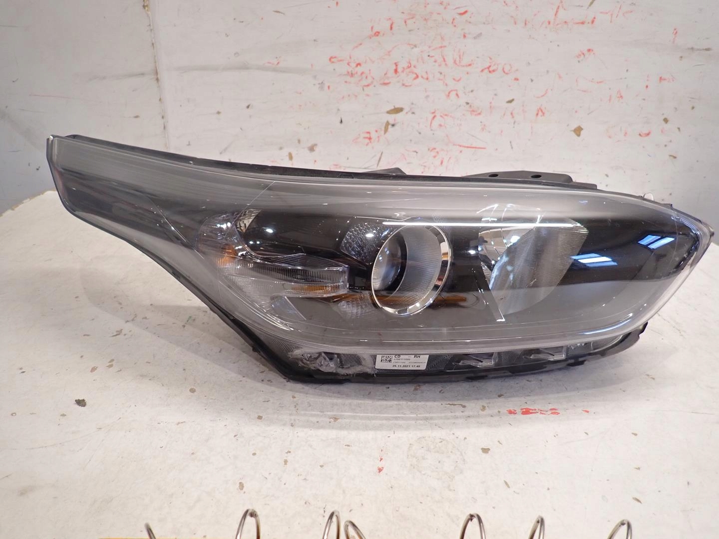 light front front right KIA CEED III 2018- 92102-J7051