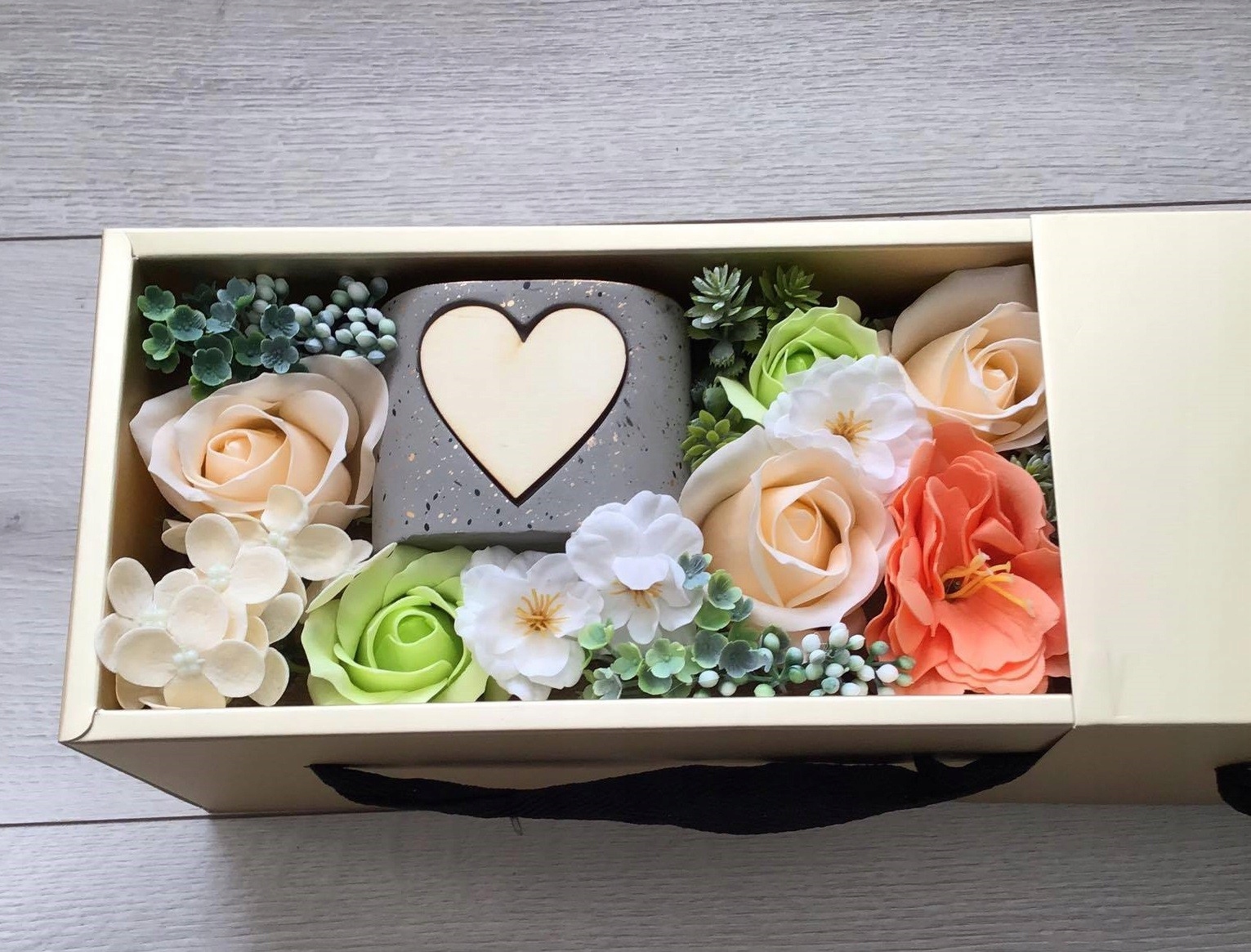 

Flower Box Pachnący Mydlany Bukiet Ze Świecą