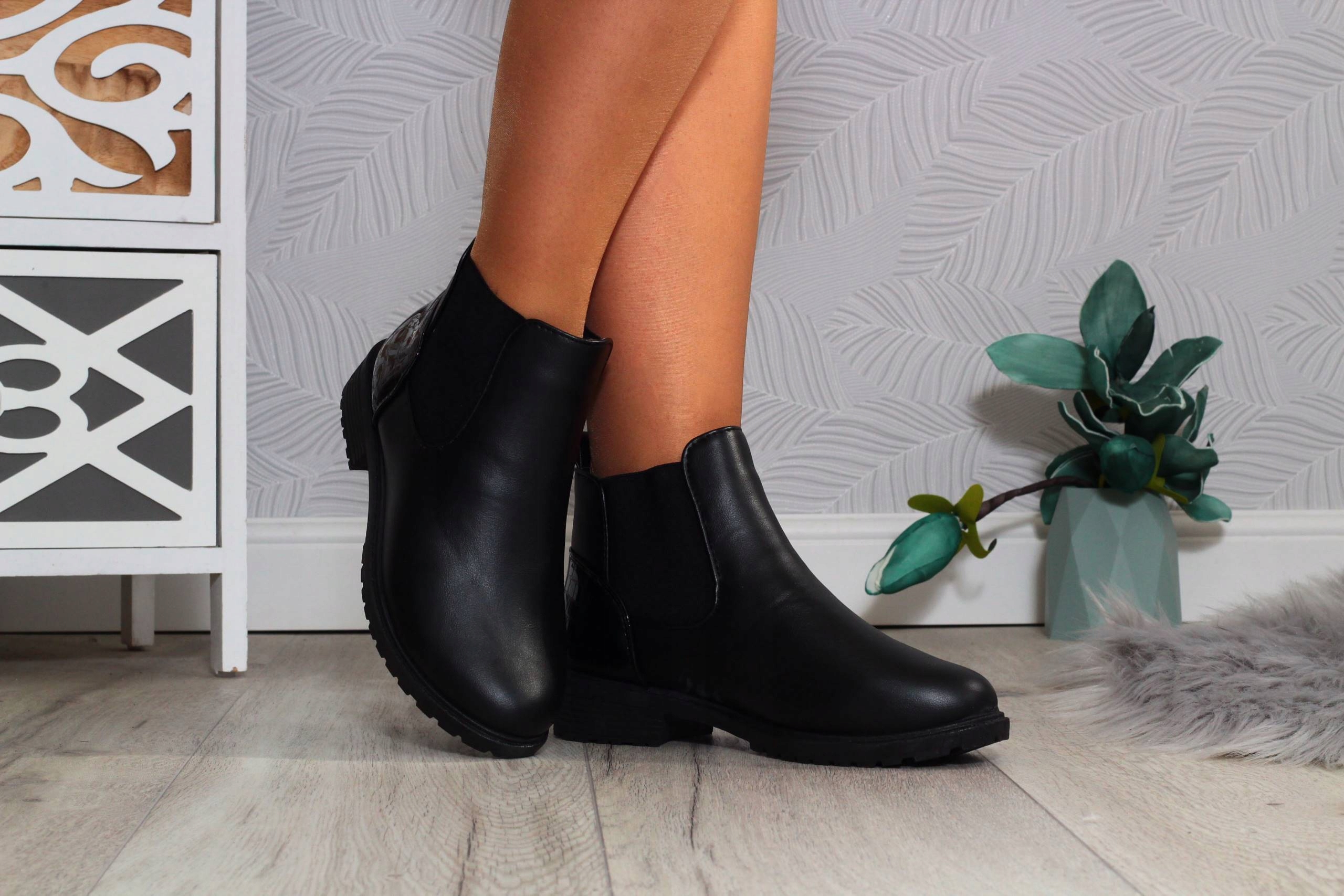 BOTKI DAMSKIE BUTY SZTYBLETY ELEGANCKIE PŁASKIE Kolor czarny