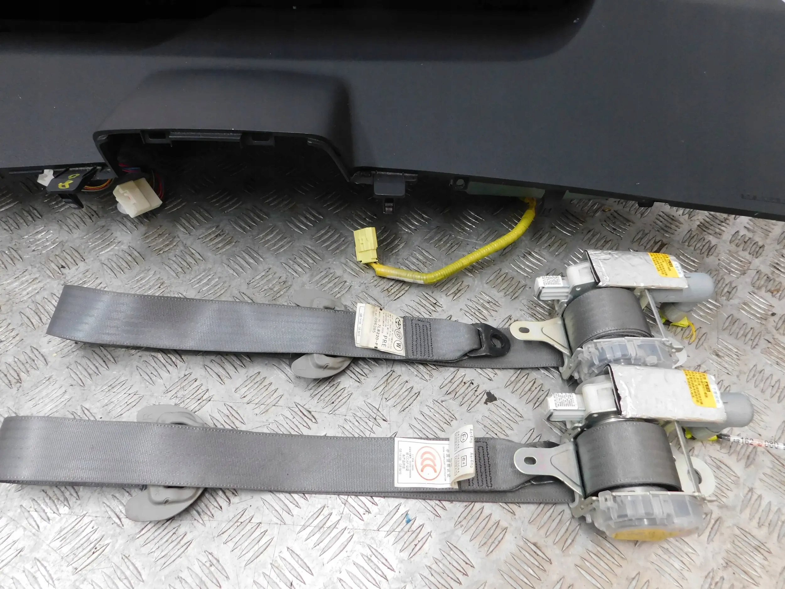 dashboard console airbag adjusters TOYOTA PRIUS II 2