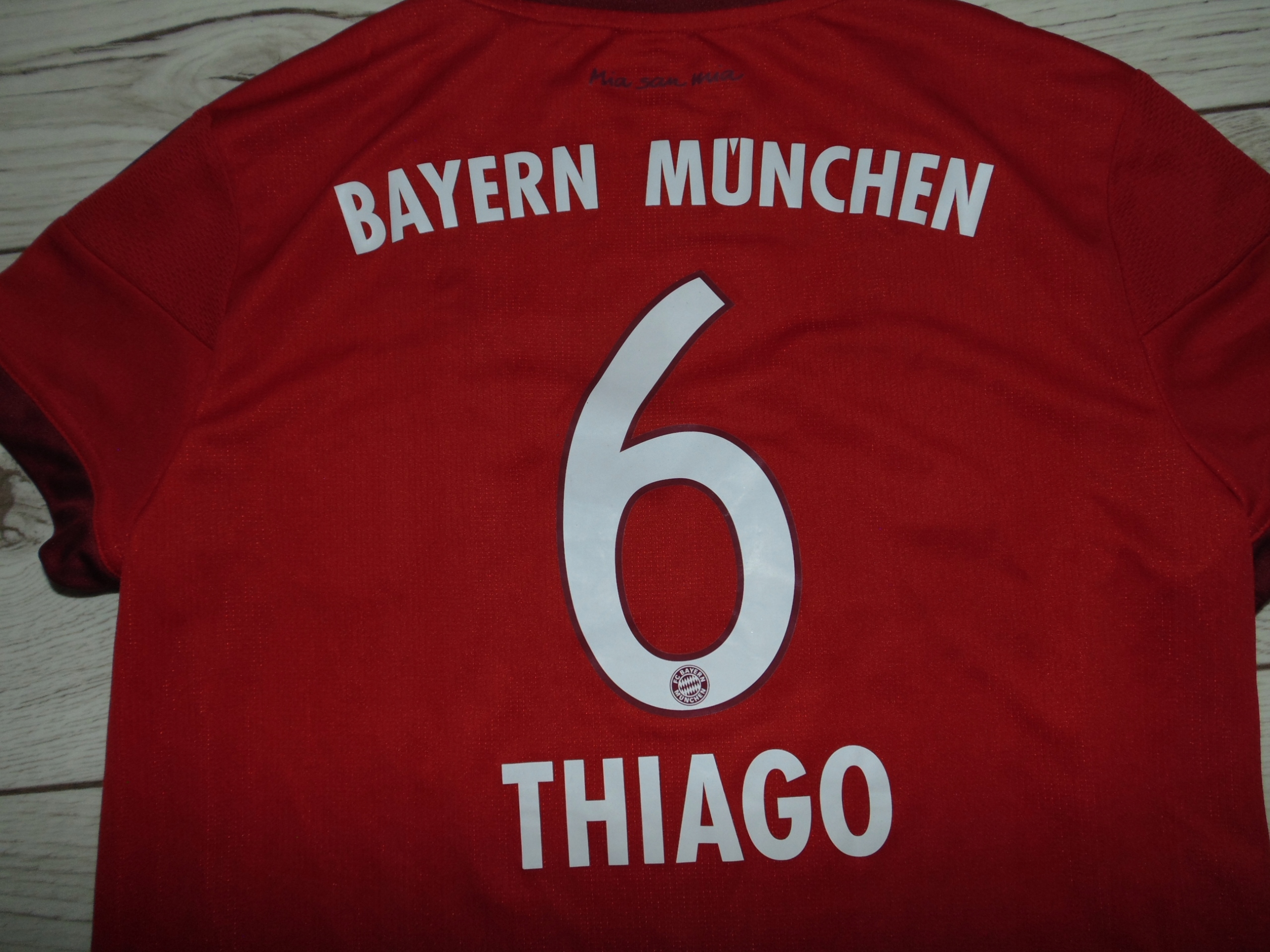 Adidas Bayern Monachium Koszulka Thiago r. M / L Materiał dominujący poliester