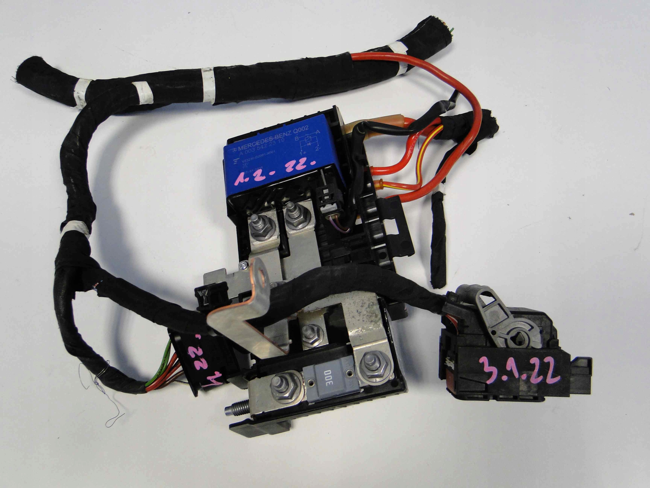 MERCEDES B KLASA W246 246 SKRZYNKA BEZPIECZNIKÓW Numer katalogowy części A2465400950