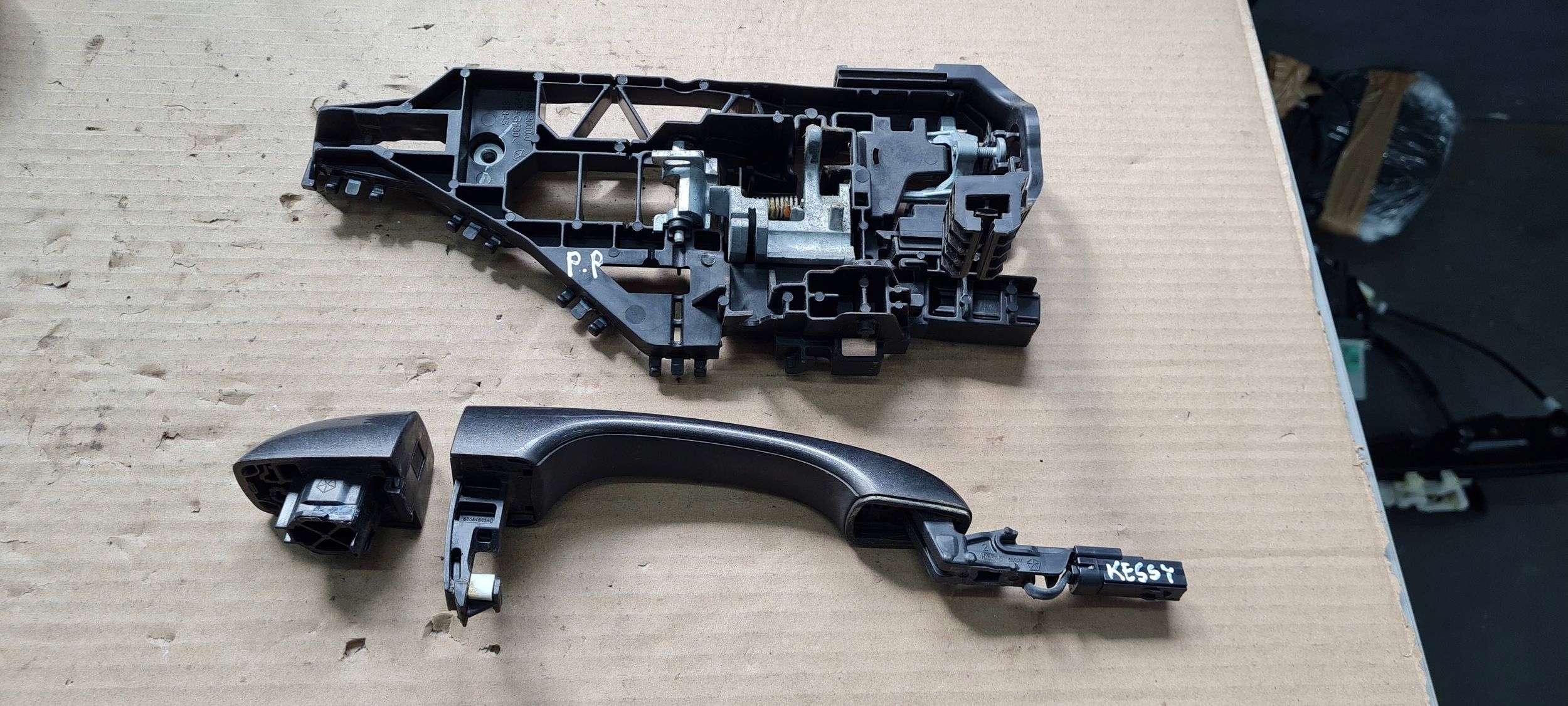 DODGE JOURNEY 2016 handle door right right front KEYLESS PAU 68064625AD