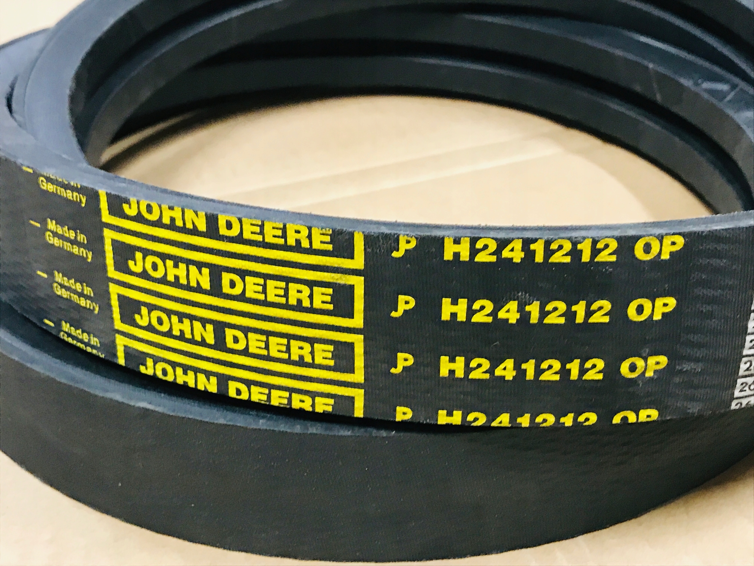 Ремень привода разбрасывателя JOHN DEERE H241212