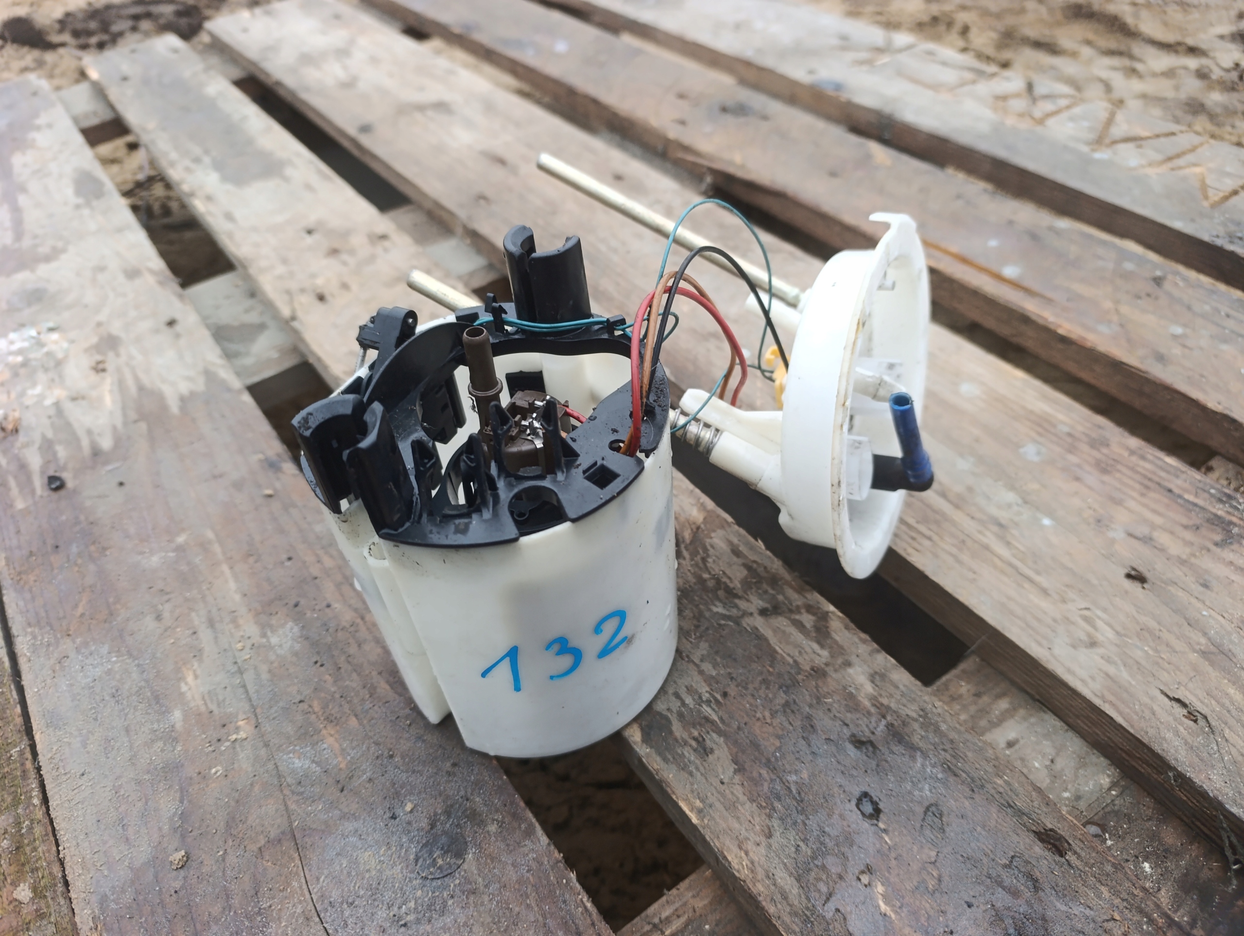 feed pump PLYWAK BMW E90 2.0 02140603 6763850