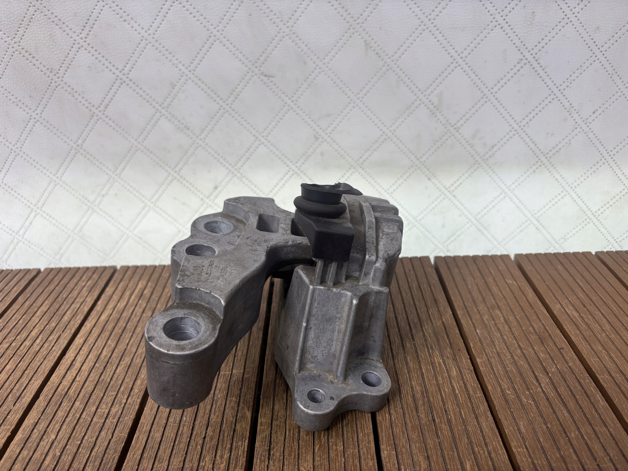 FIAT TIPO II 2015- 1.6 M-JET holder engine mount original 00520407270