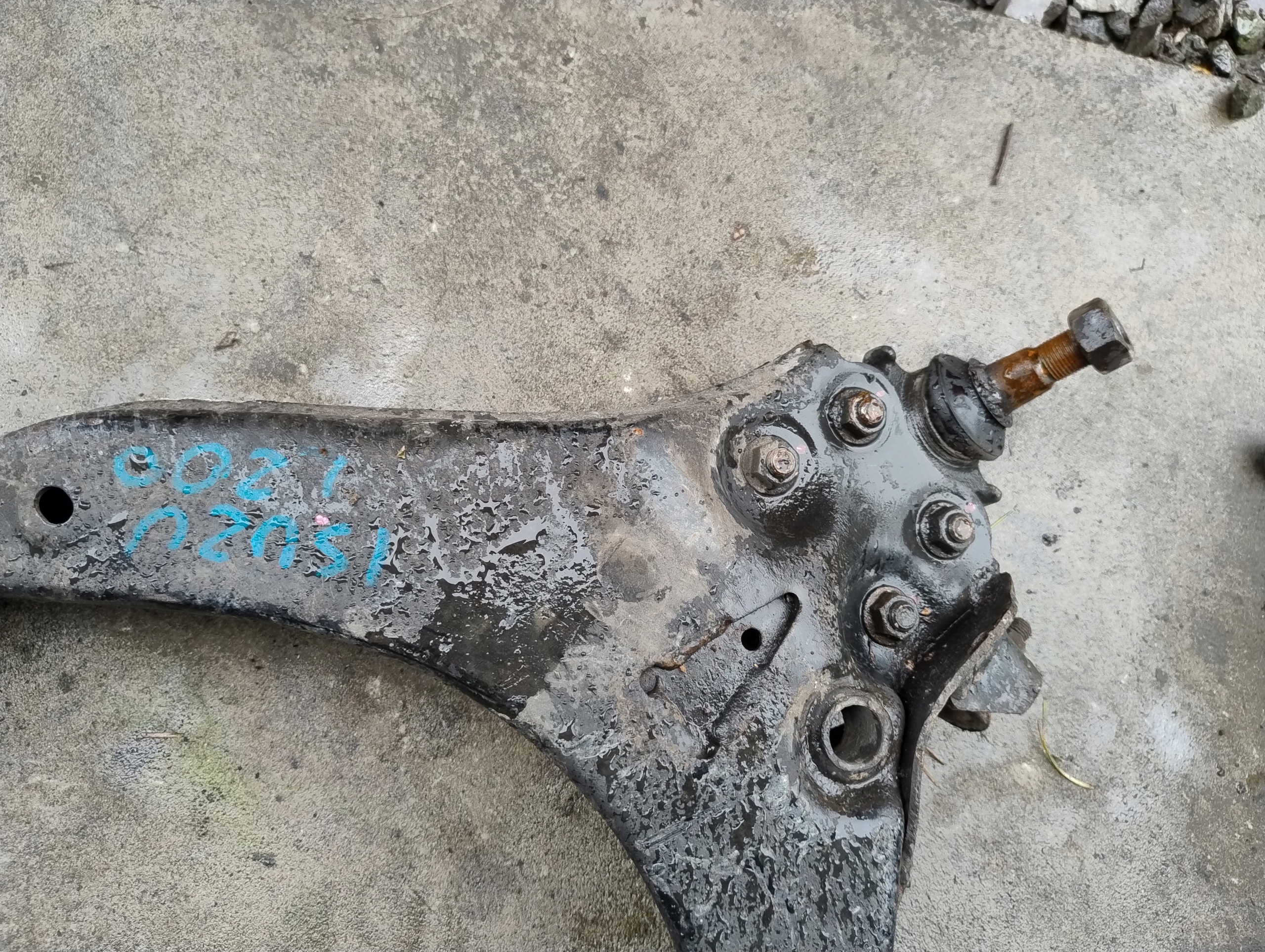 arm left or right front lower mitsubishi L200