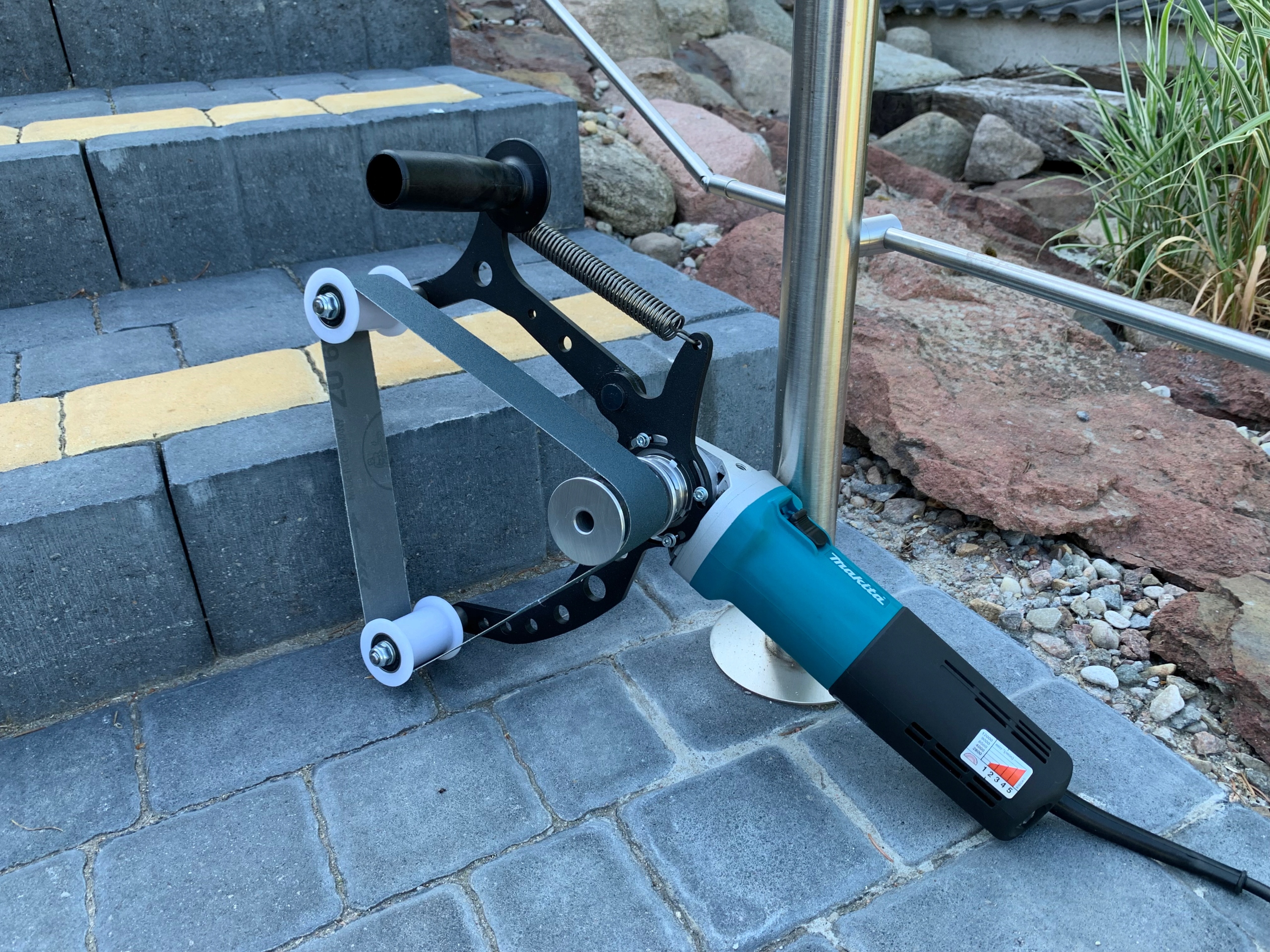 

Szlifierka Taśmowa Do Rur Makita 9565 Cvr