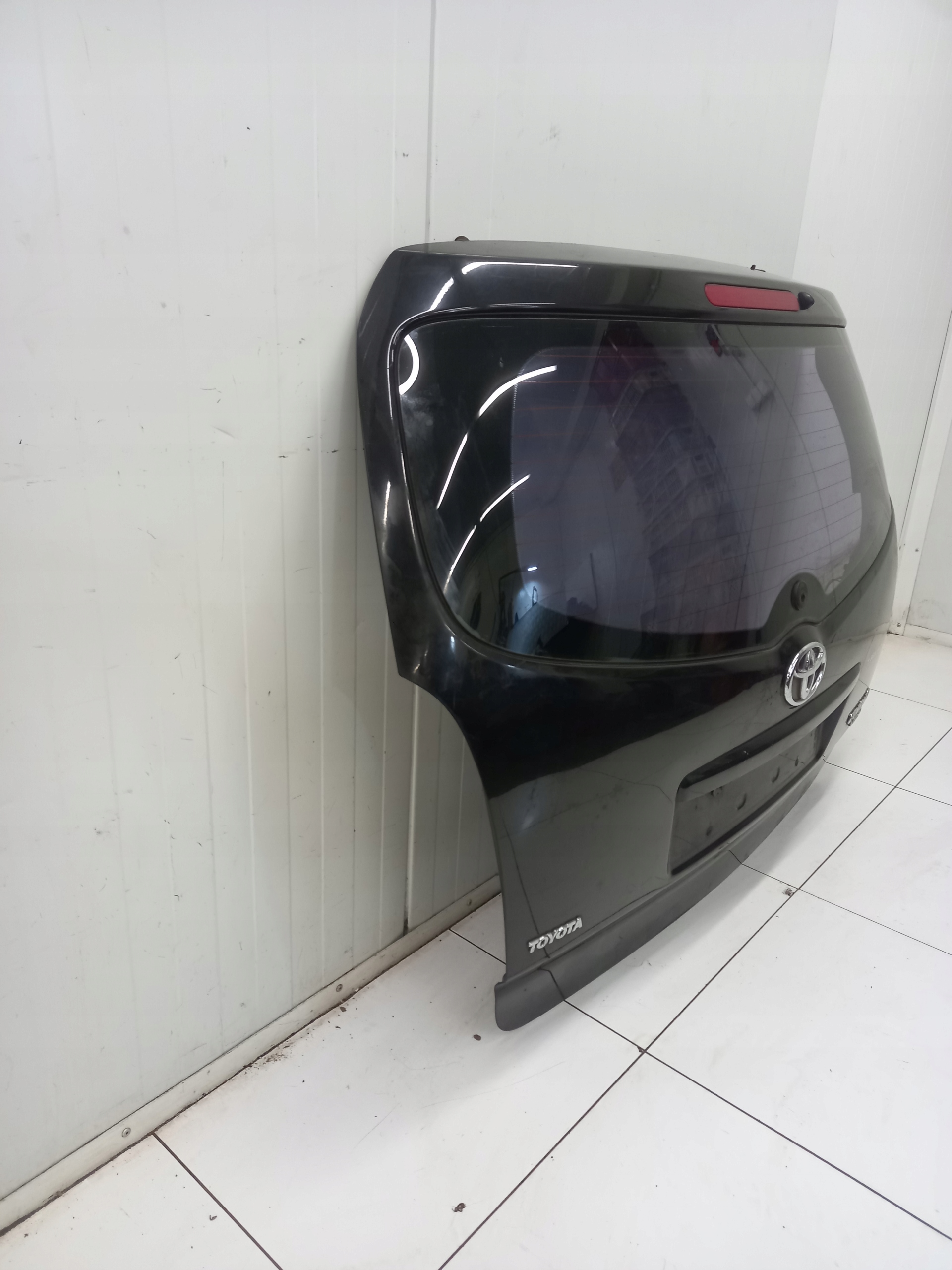 boot doors rear part TOYOTA AVENSIS VERSO 2004