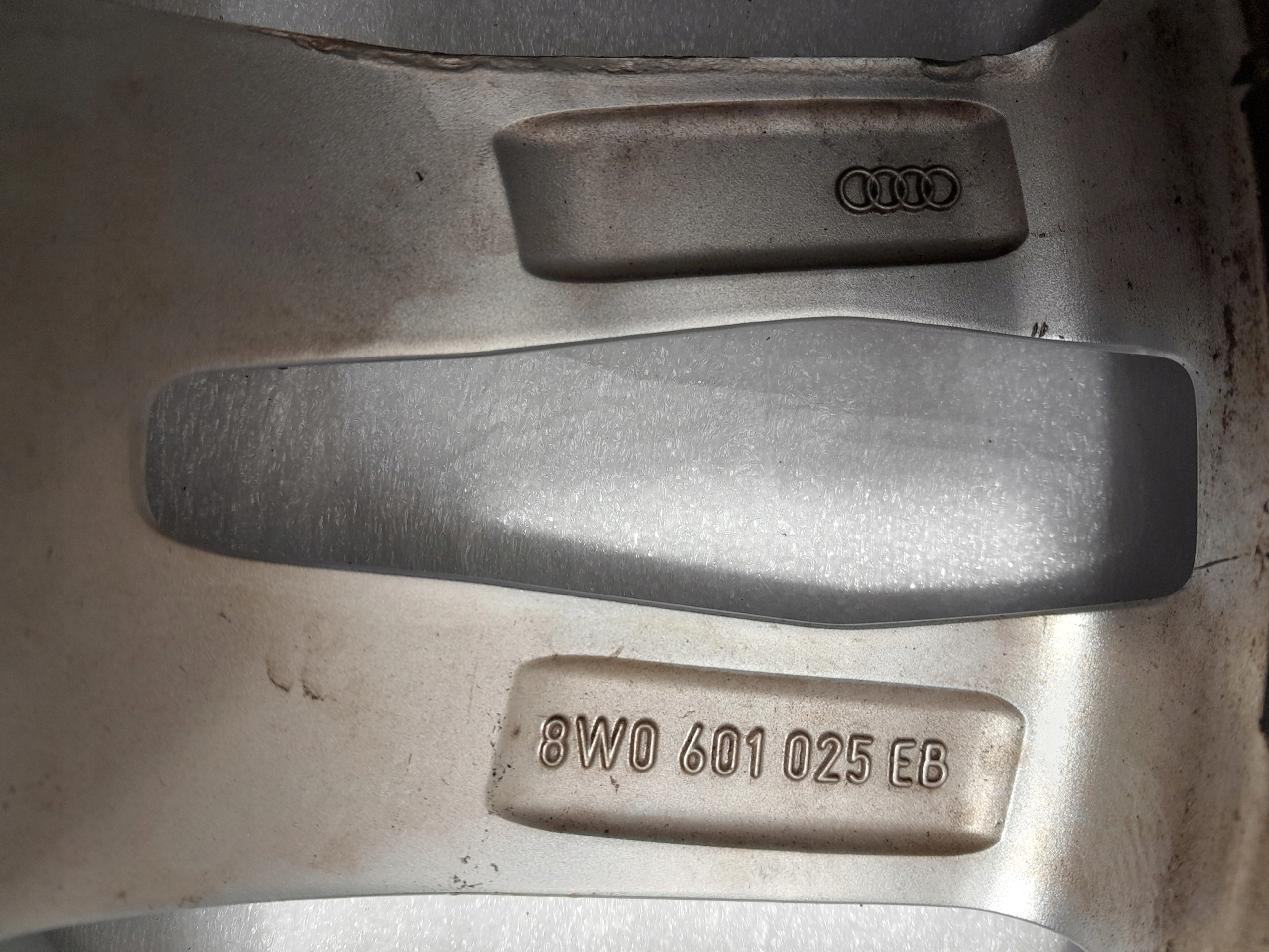 AUDI A4 B9 A5 8W A6 disk ALU 18'' CALI ORG. 8W0601025EB