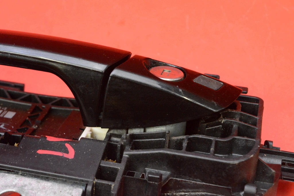 handle left front front C040 A2047600534 MERCEDES C-KLASA W204 07-12