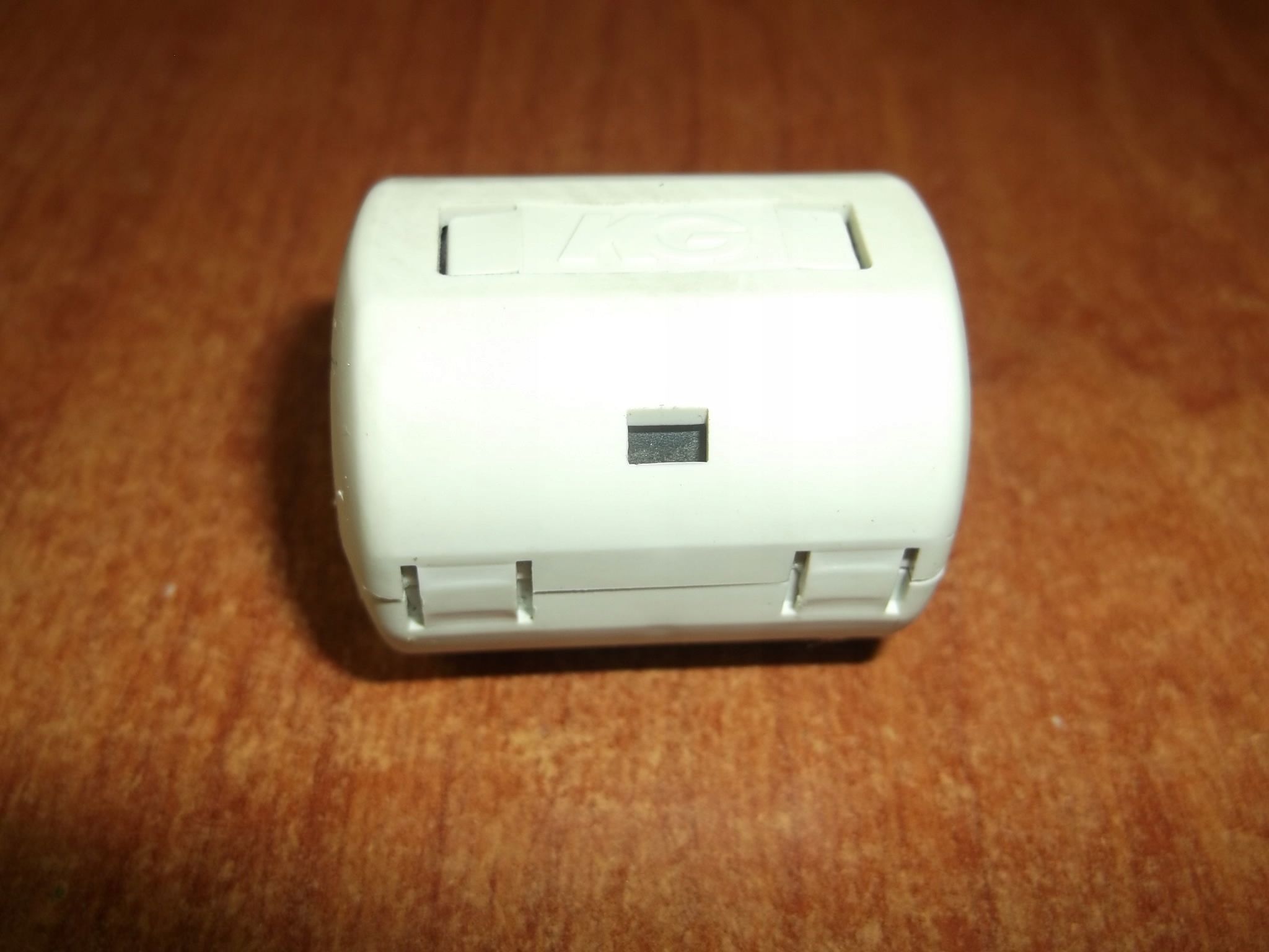 FILTR RDZEŃ FERRYTOWY NA KABEL ~10 mm - zamykany Producent KG