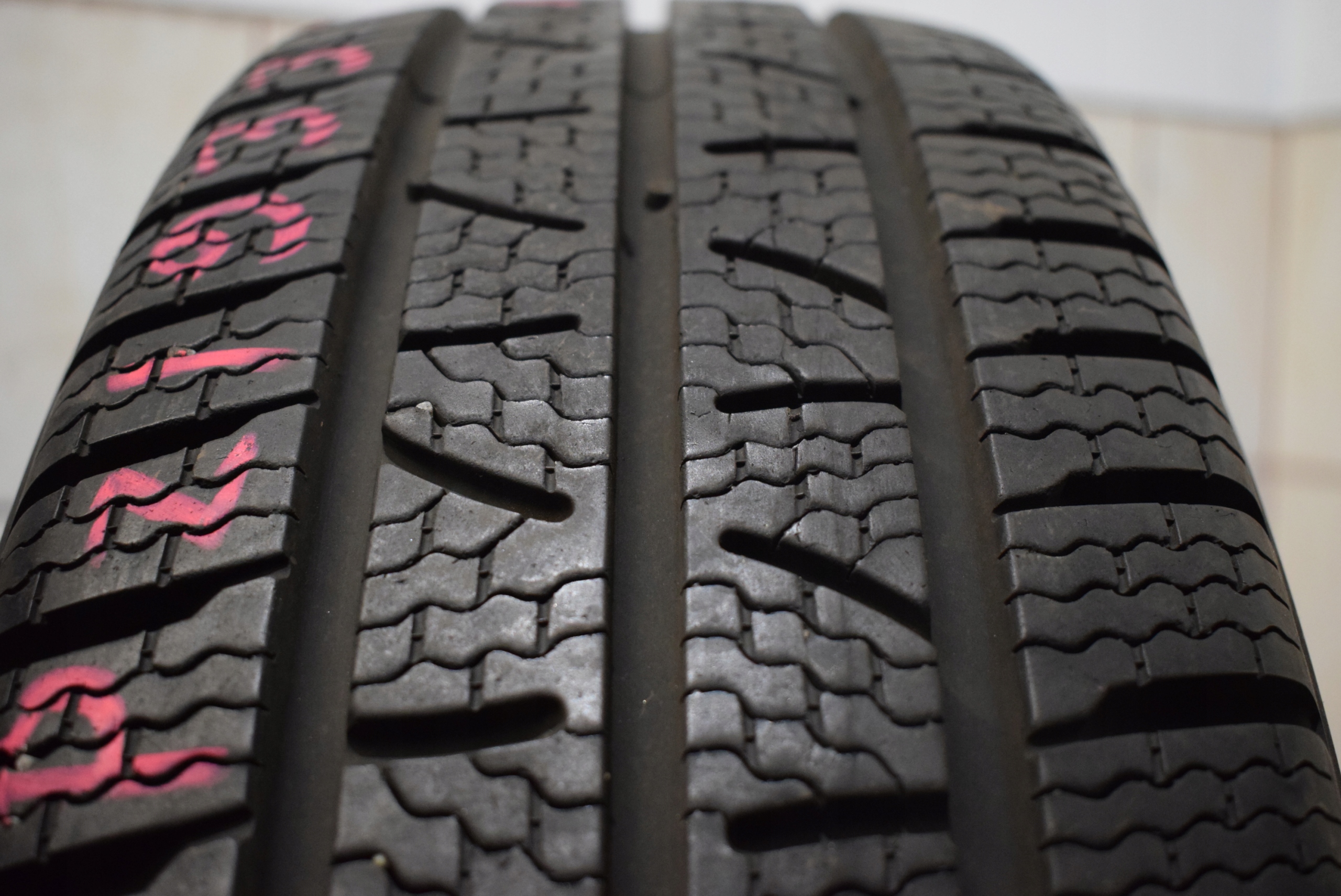 R15C 215/70 Pirelli Carrier Winter Одномісний