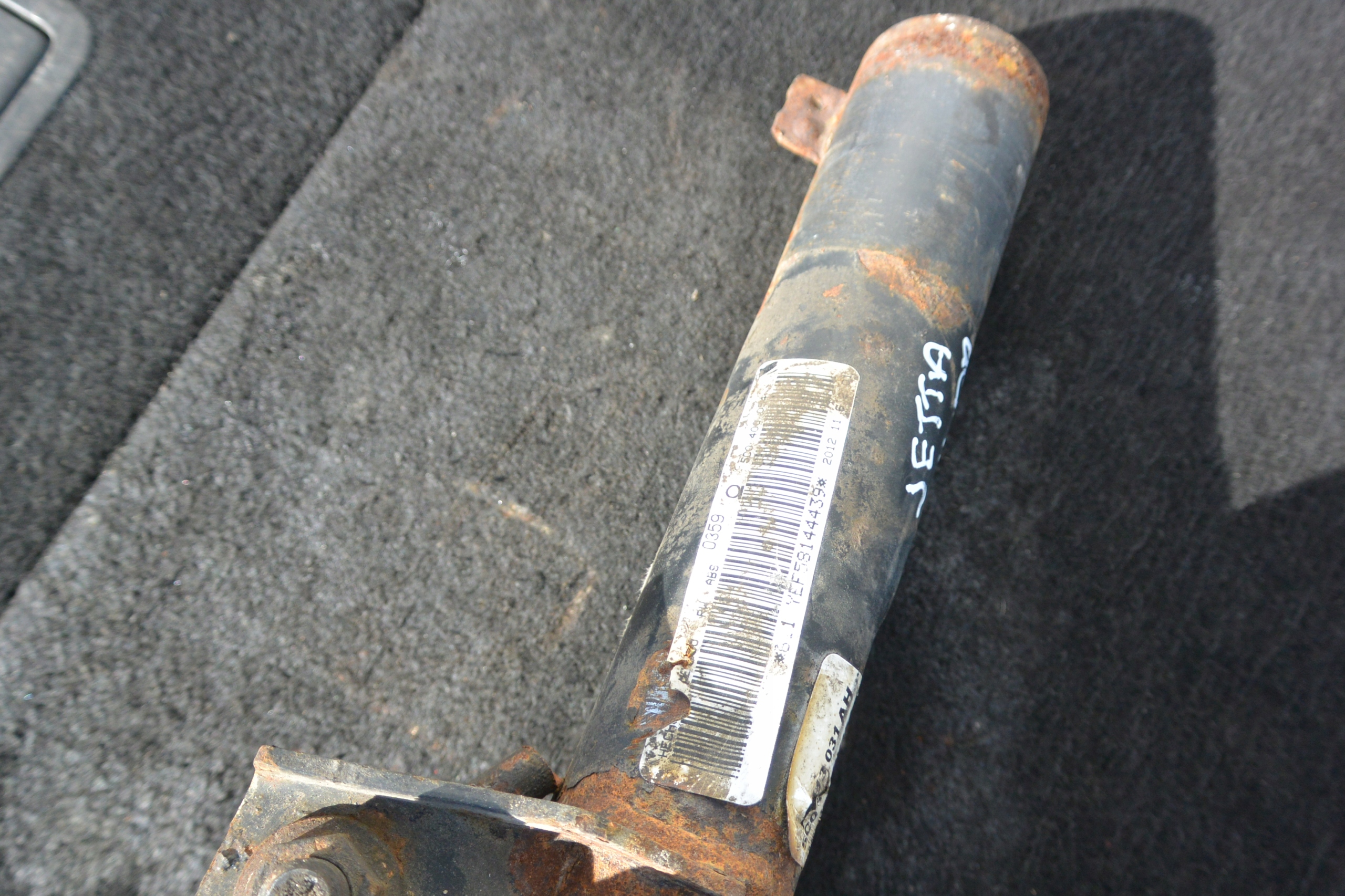 2011-2014 VOLKSWAGEN JETTA SPORTWAGEN shock absorber right left front original