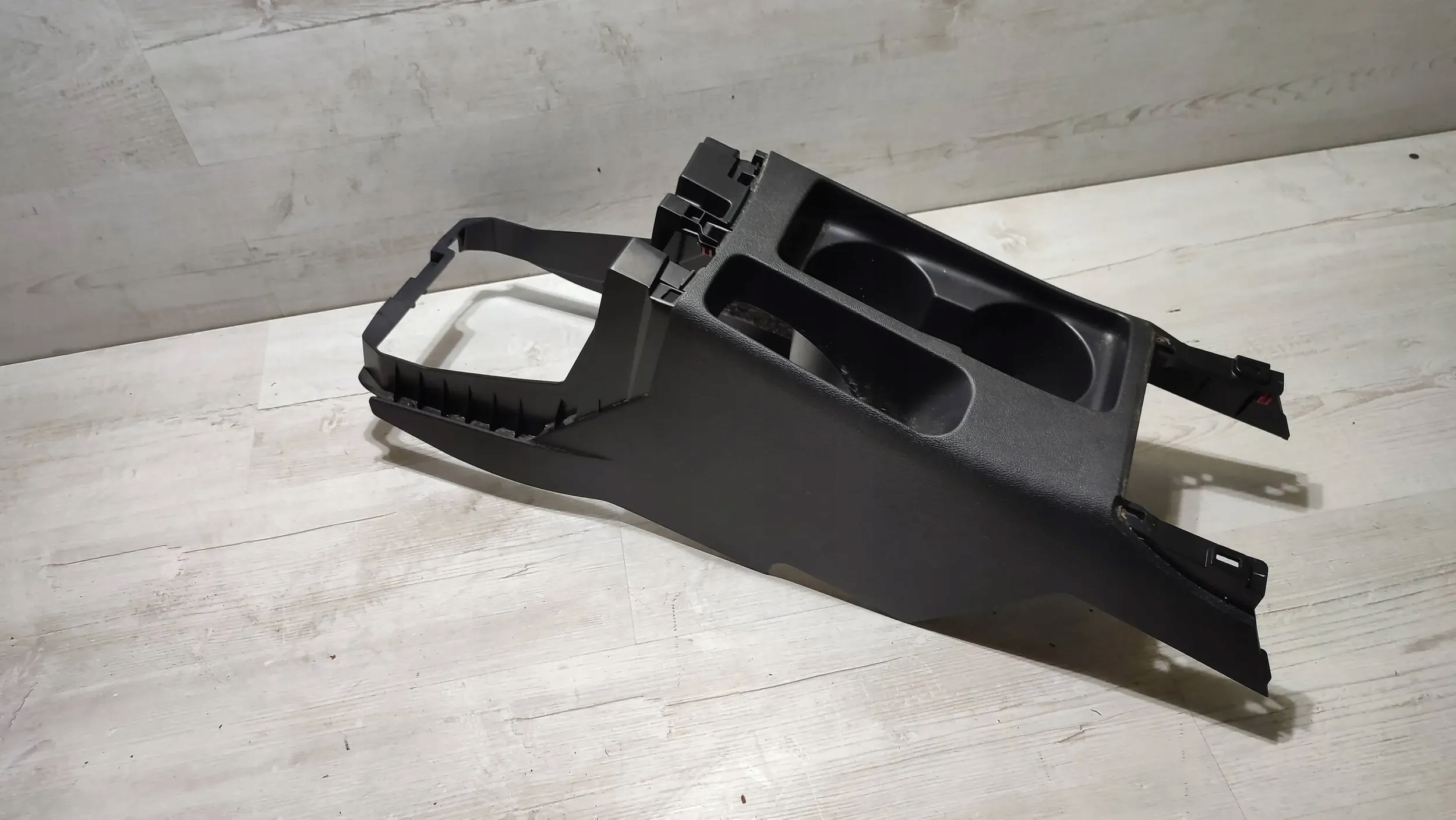 Mitsubishi ASX 18r. 1.6DiD bracket for kubki tunel central