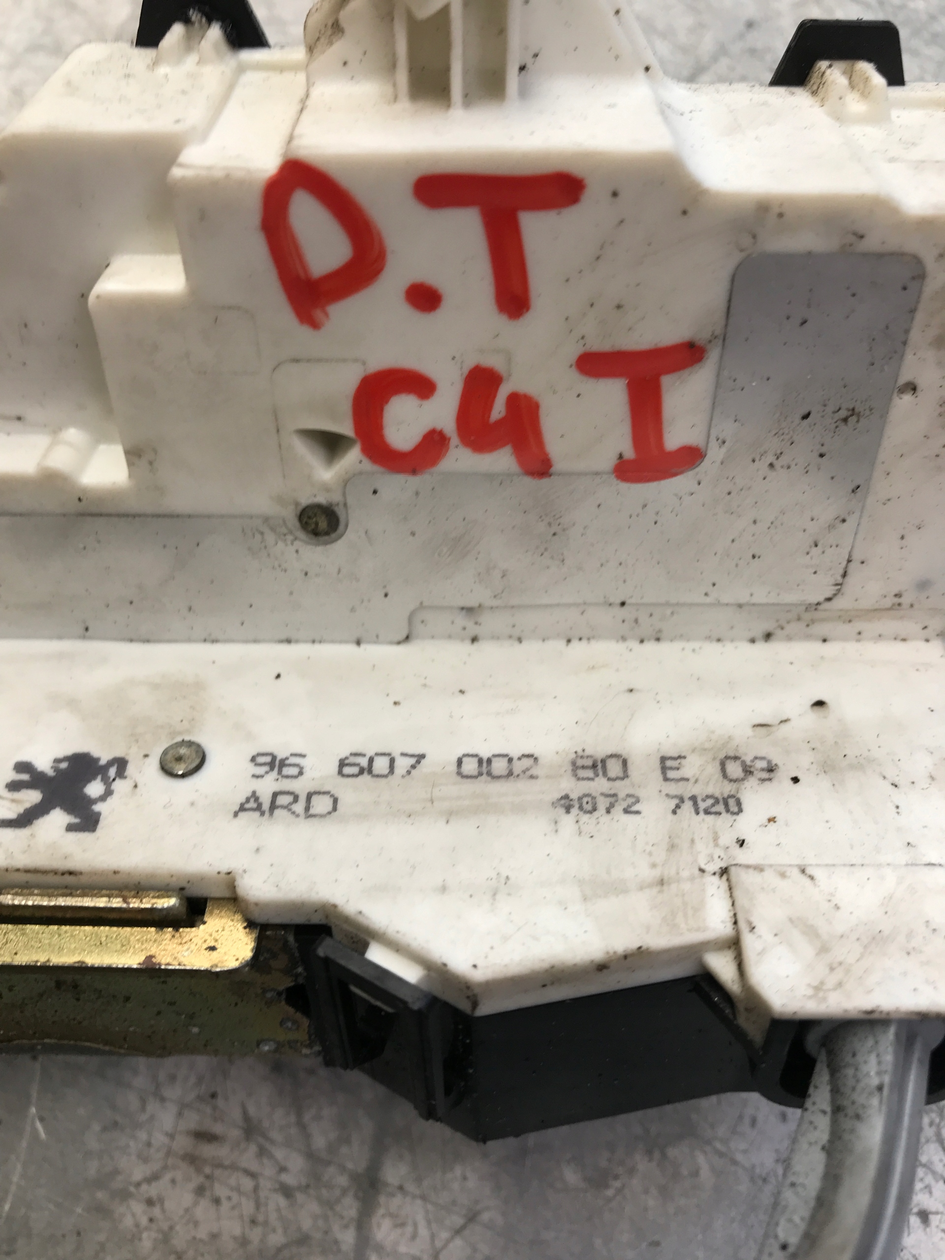 lock door right rear part CITROEN C4 and 9660700280E03
