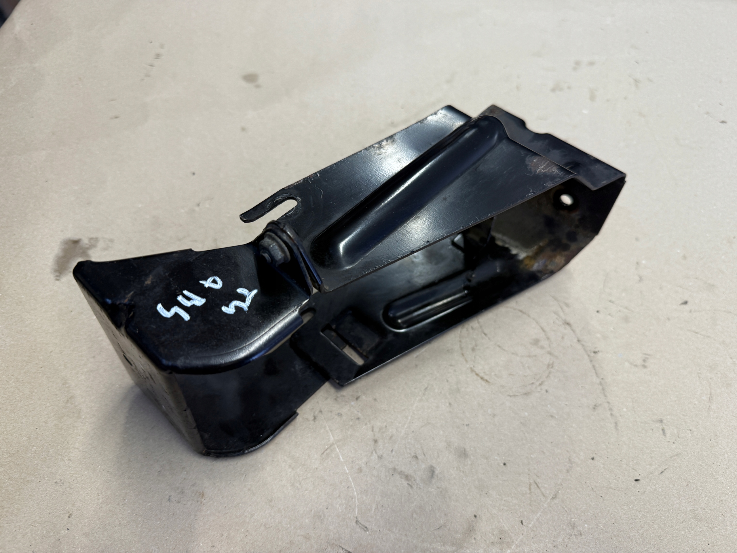 VW TRANSPORTER T4 LIFT 2.5 TDI Support plaque POMPY ABS 7D0614711B