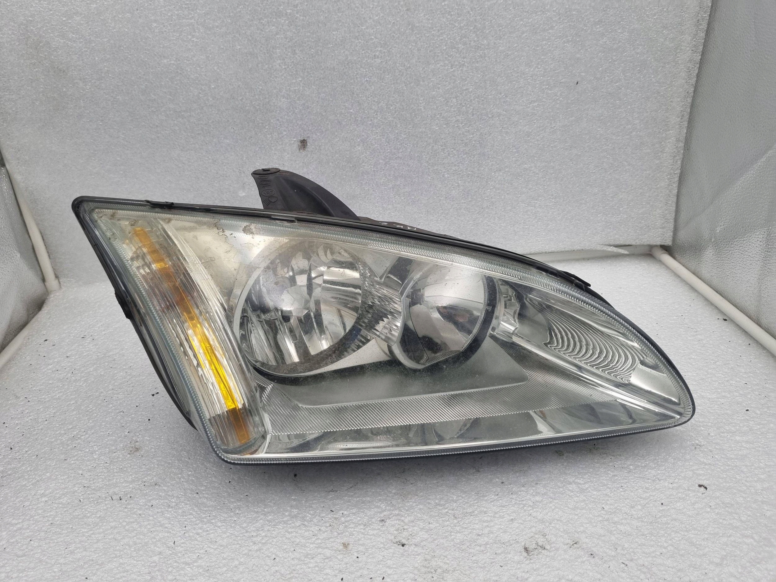 Reflektor light right front Ford Focus II 2004-2008 R 4M5113W029AD Europa