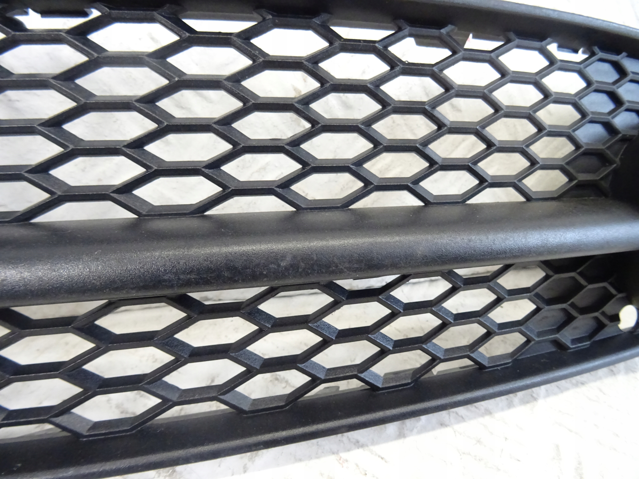 grid of a bumper front front left AUDI TT 8J0807681