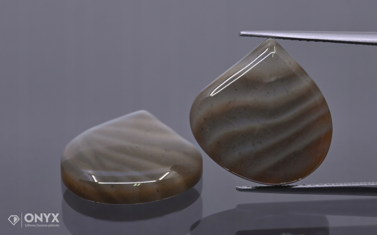 Křemík pruhovaný nízký kabošon Pár nepravidelný 15,5x15,5 mm