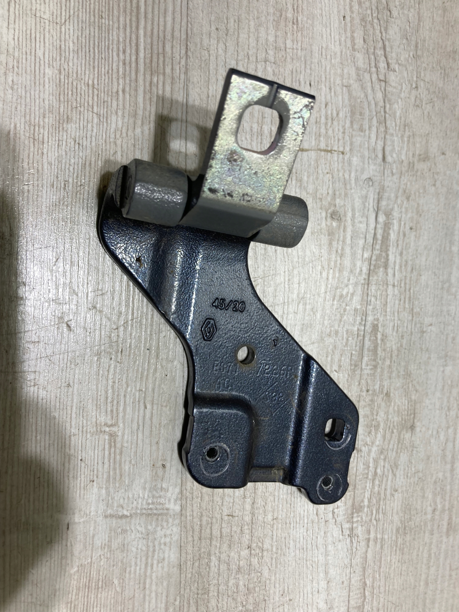 45/20 - Петля закрылка универсал правая Renault Megane IV 22R