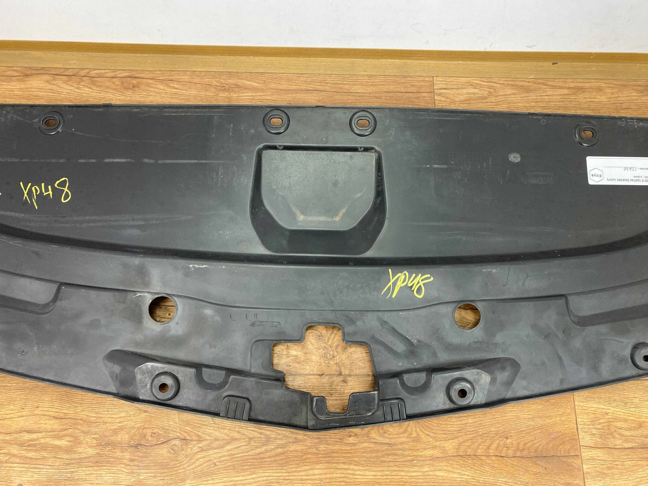 cover radiator cap supports Cadillac Escalade IV 2015+