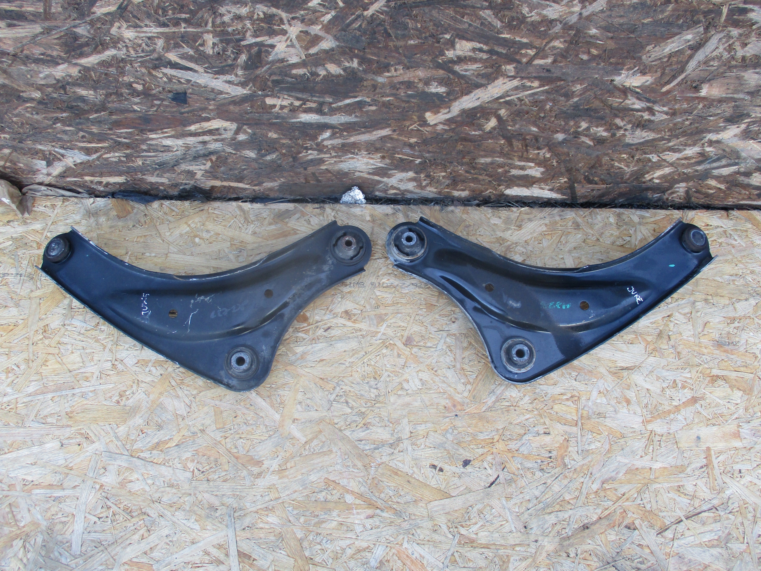 arm right left Nissan Juke F15 10-20
