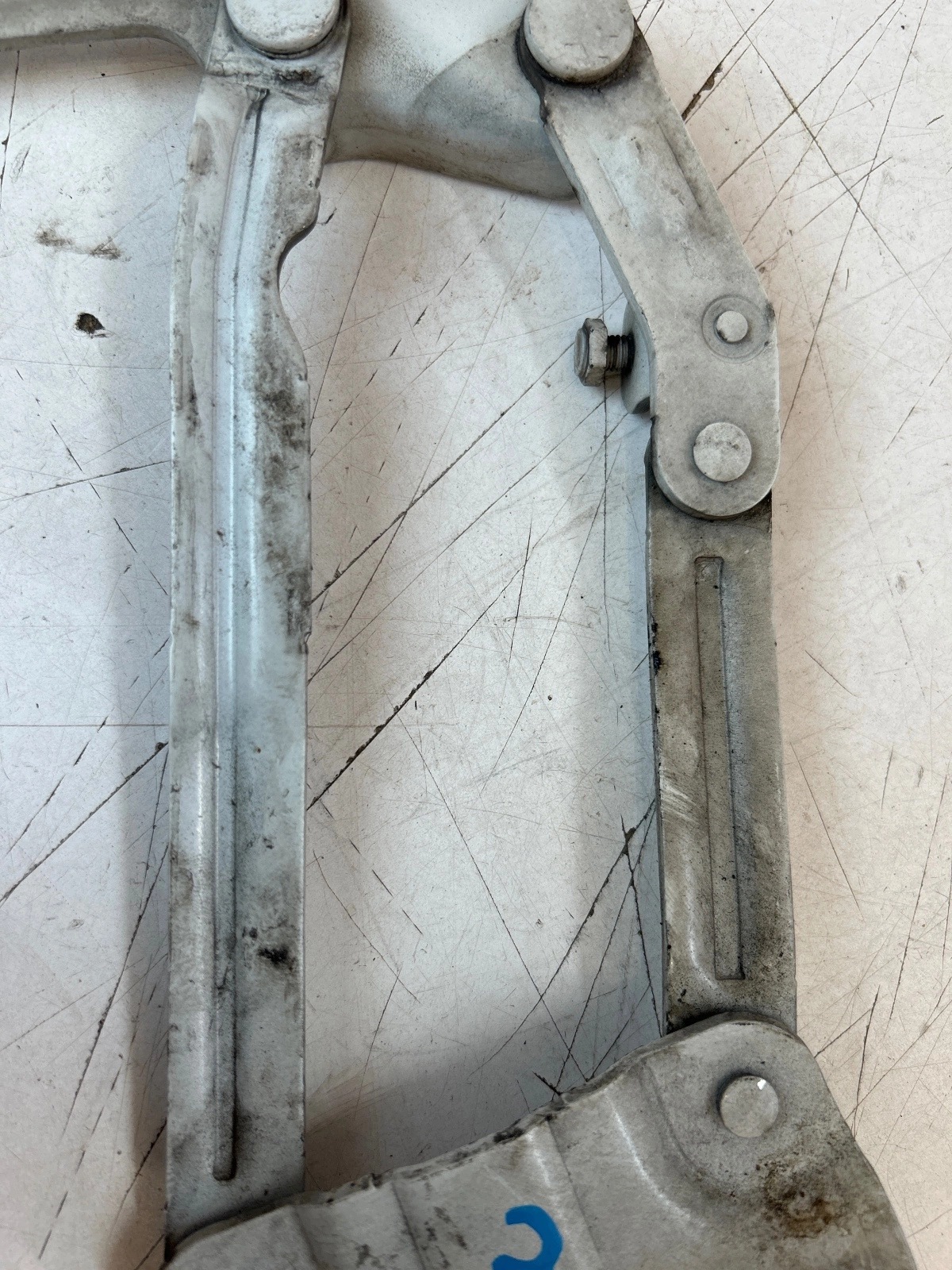 hinge bonnets front front right Volkswagen Touran and Lift