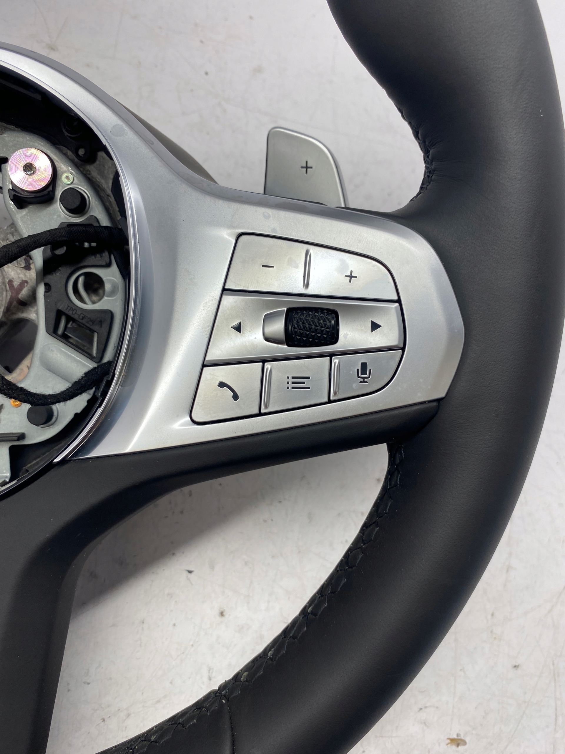 BMW 7 G11 G12 volant s řazením