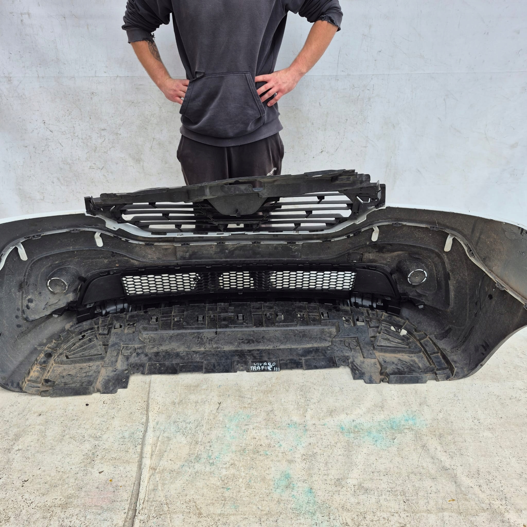 RENAULT TRAFIC III 3 14-21 bumper front front grill cover 620223380R