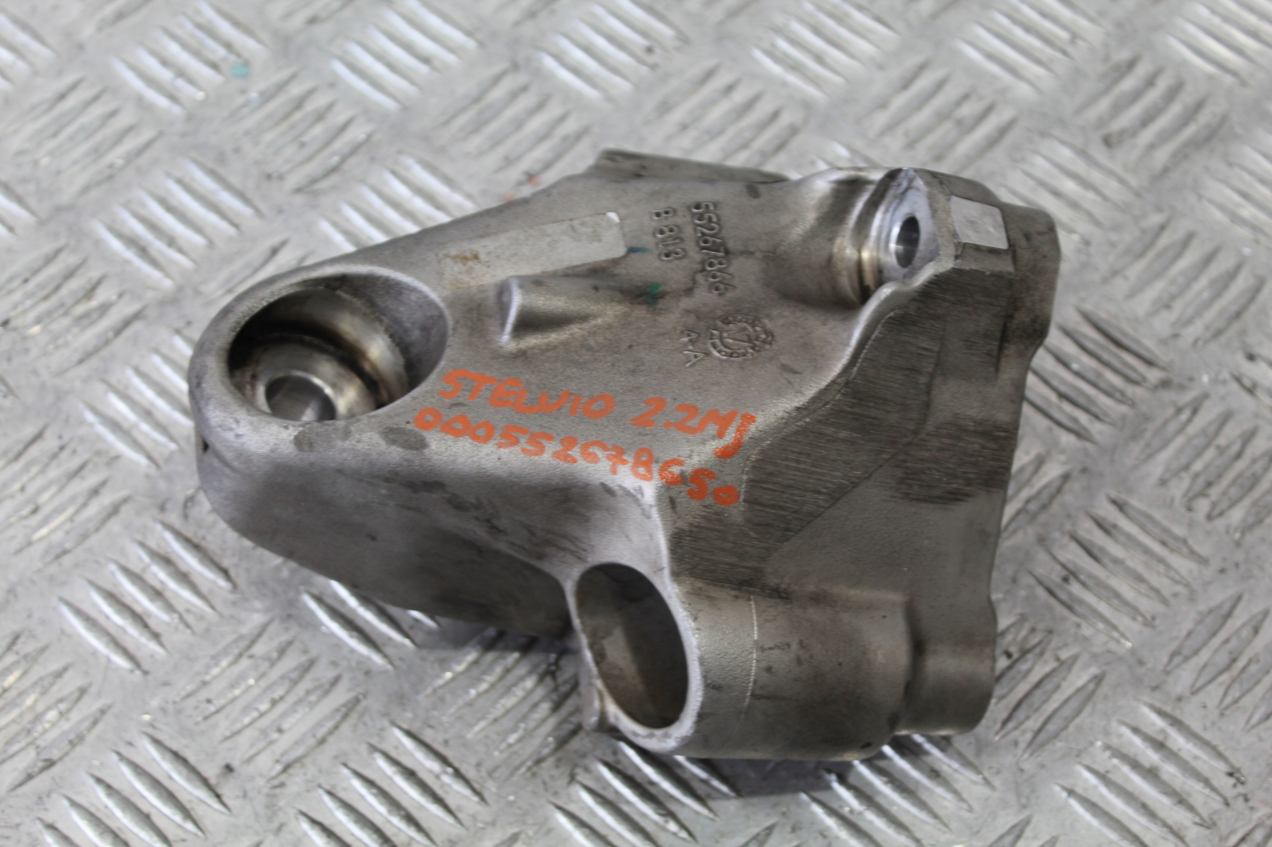 SUPPORT SUPPORT PLAQUE MOTEUR ALFA ROMEO STELVIO