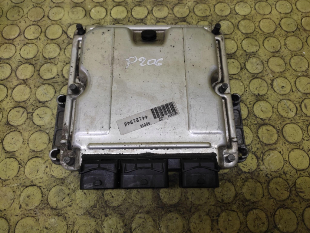 PEUGEOT 206 control unit of the engine 0281011525