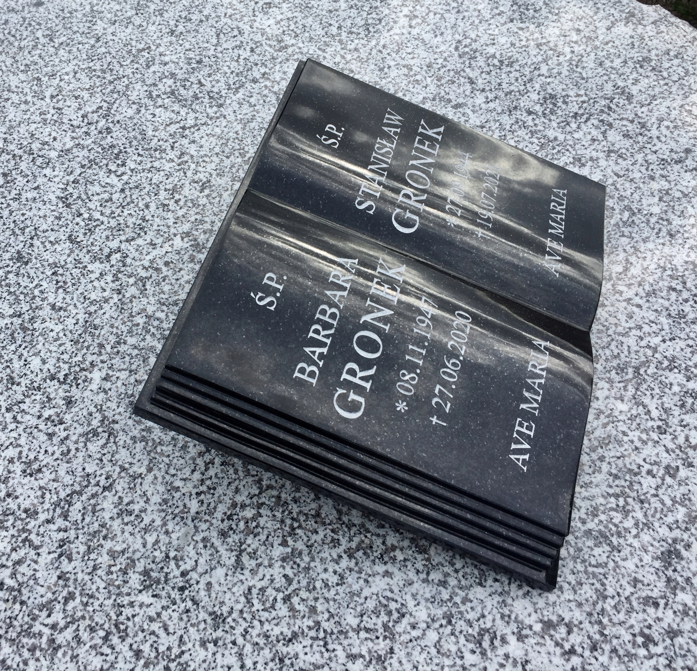 Książka Tablica granitowa 30x40 z napisem Rodzaj tablicy grawerowane